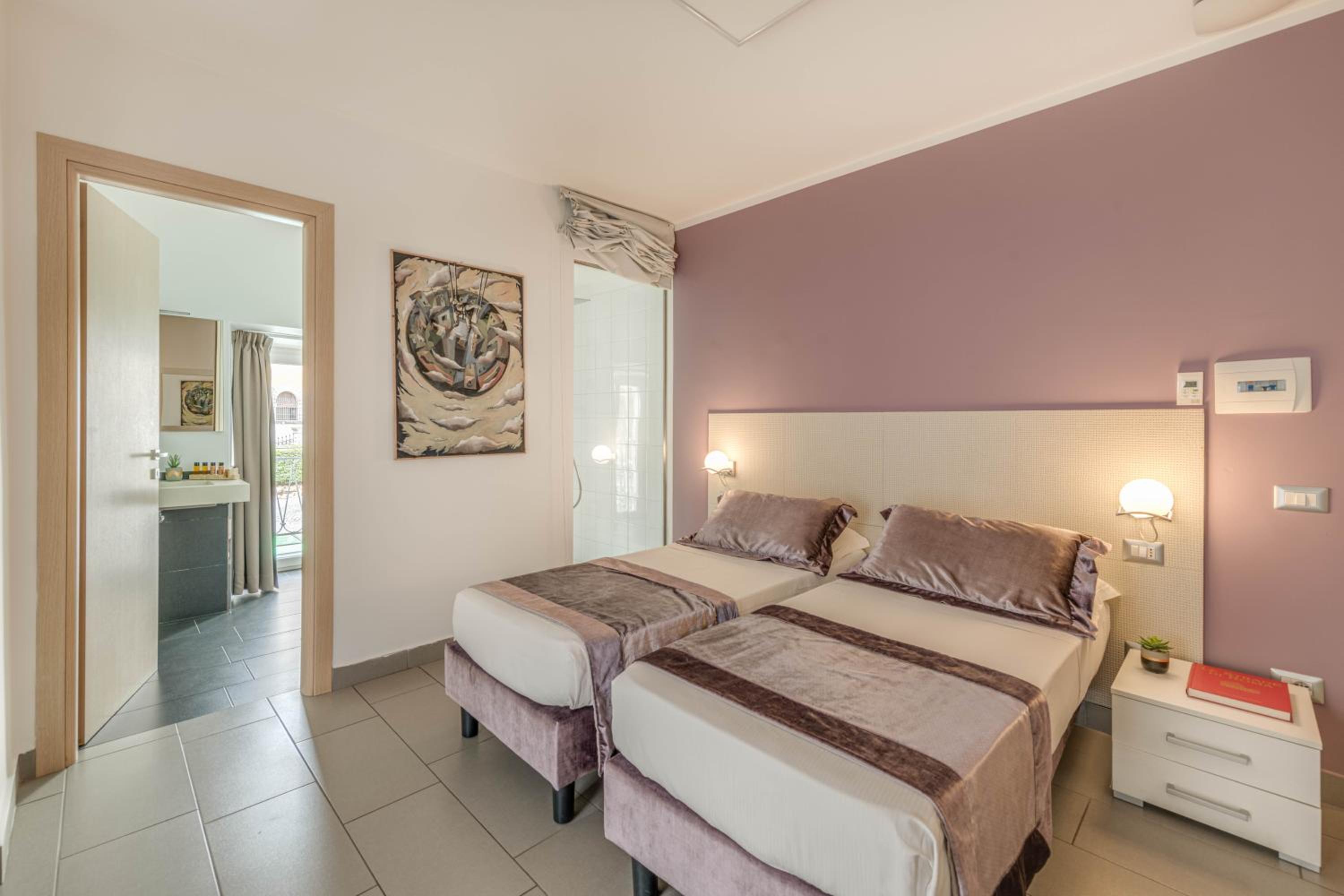 Double or Twin Room thumbnail 5