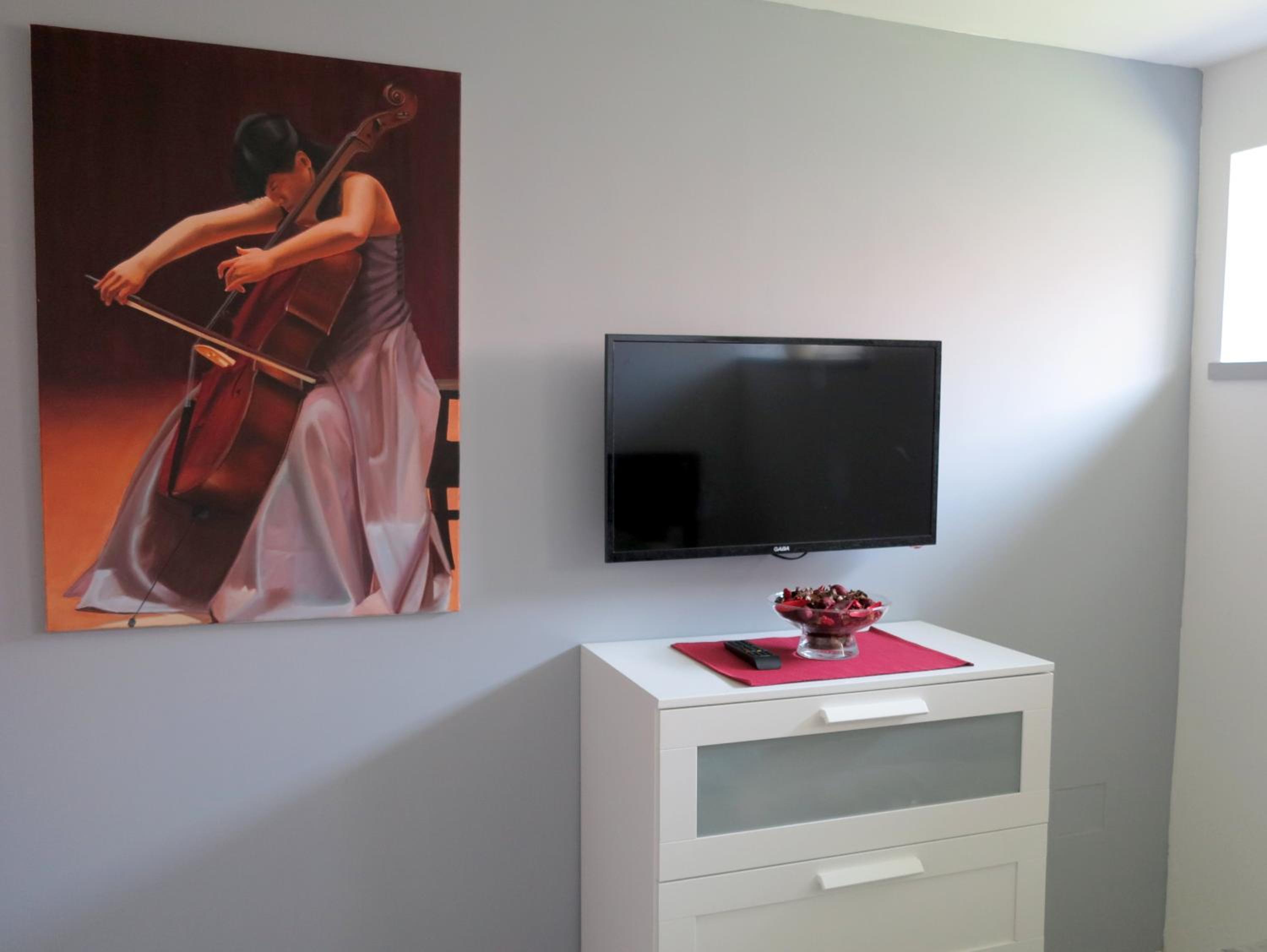 Two-Bedroom Apartment - Photo 5
