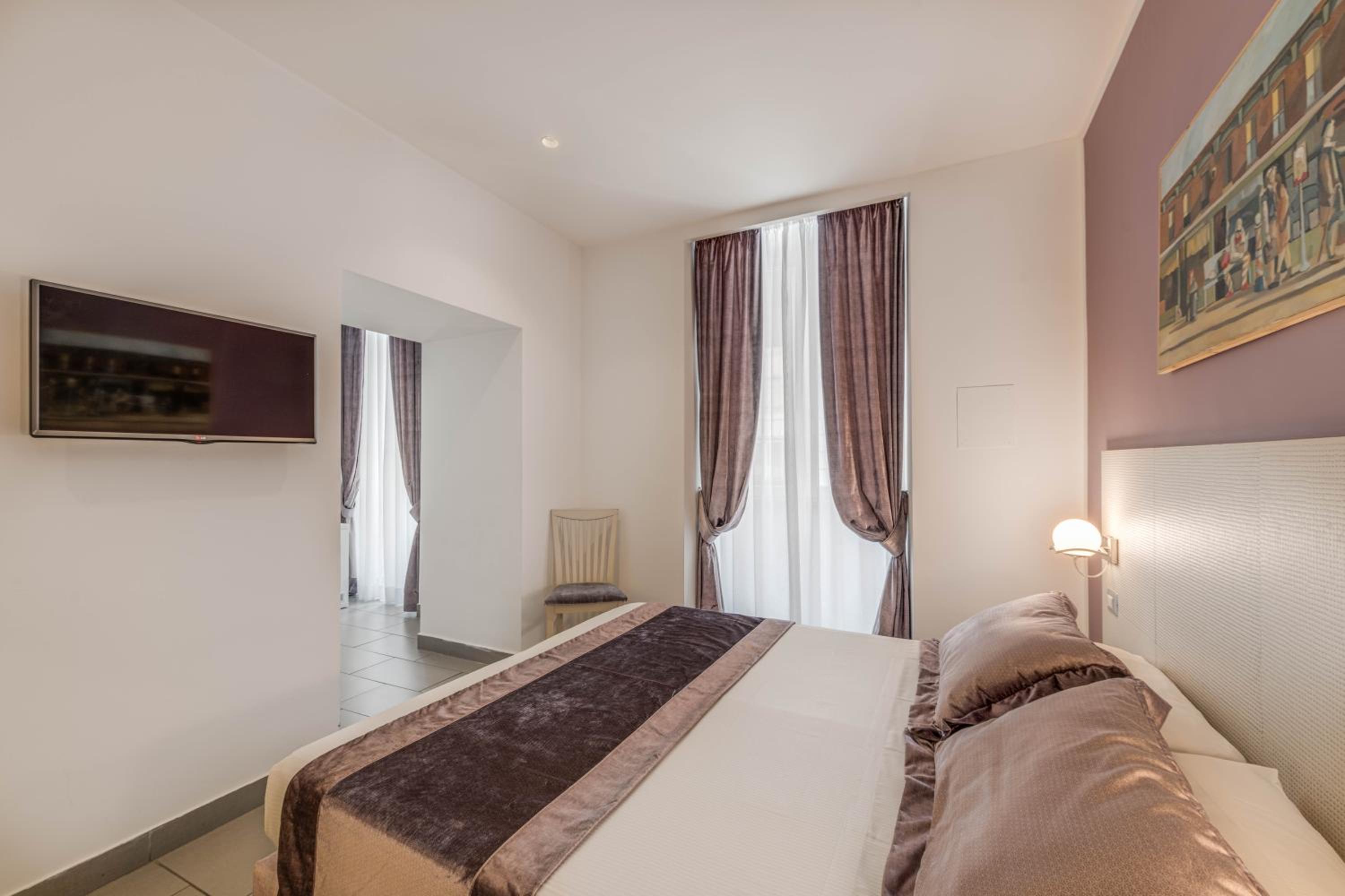 Superior Double or Twin Room thumbnail 6