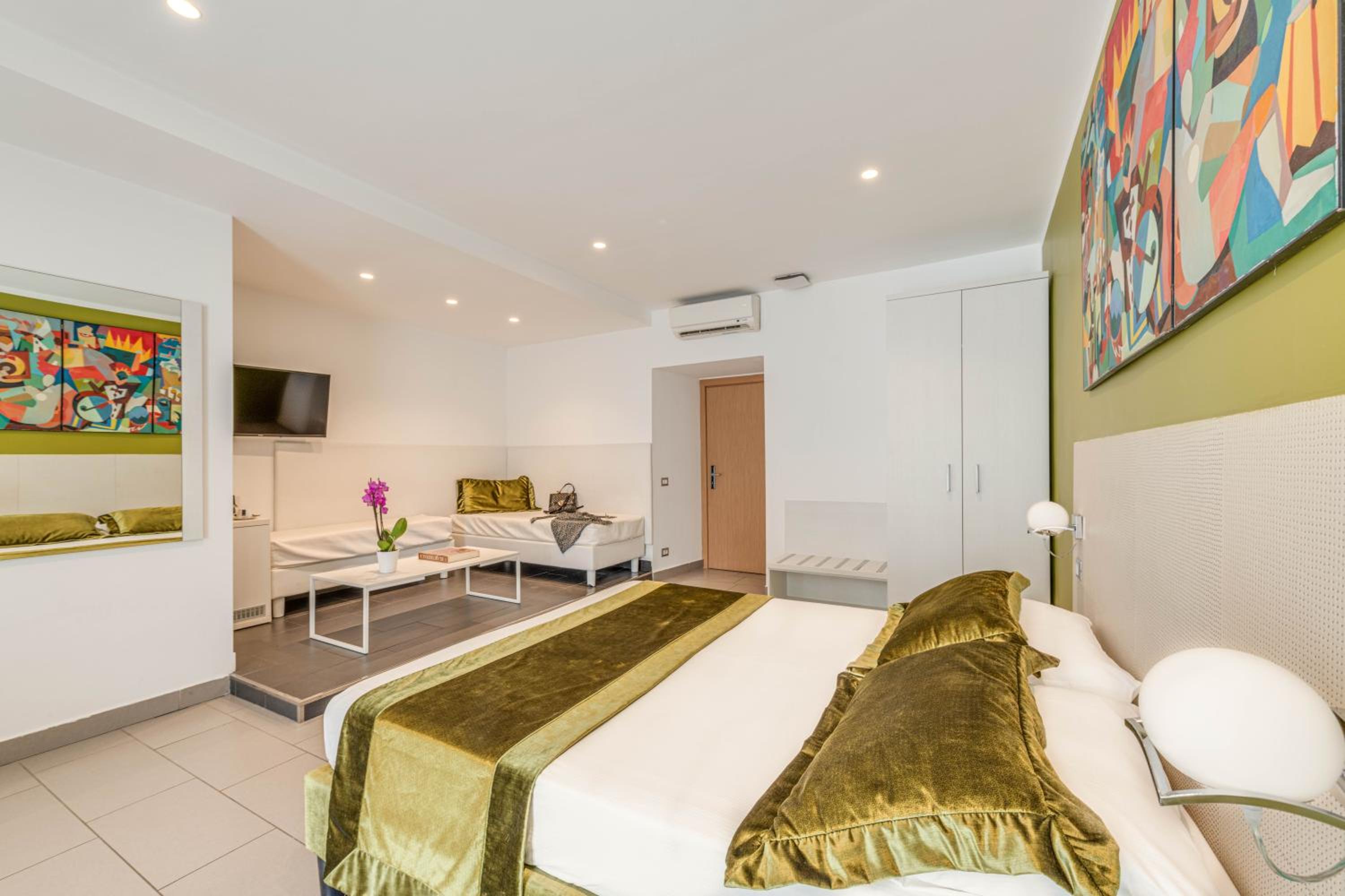 Deluxe Family Room