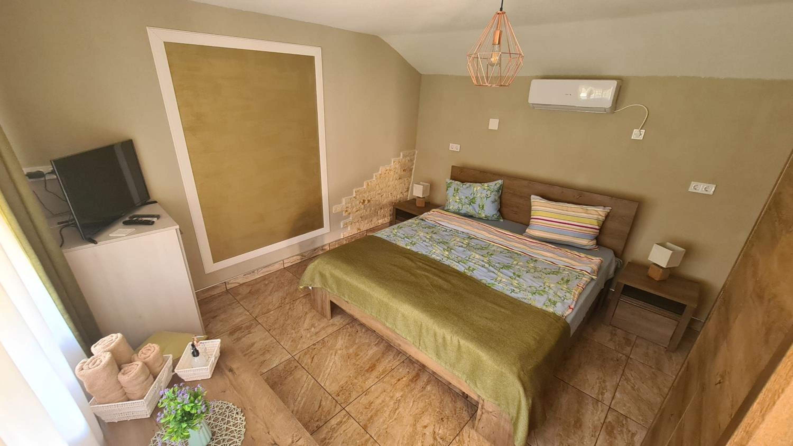 Deluxe Double Room (2 Adults + 1 Child) photo 1