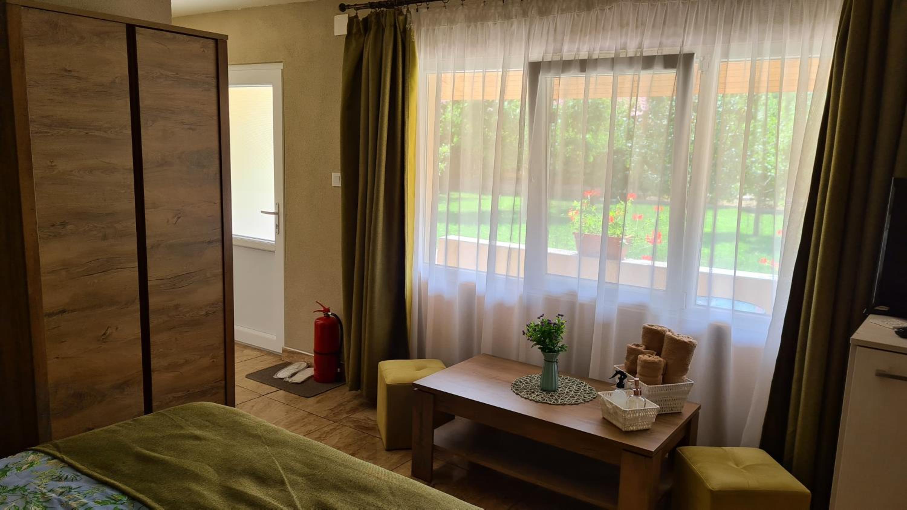 Deluxe Double Room (2 Adults + 1 Child) photo 2