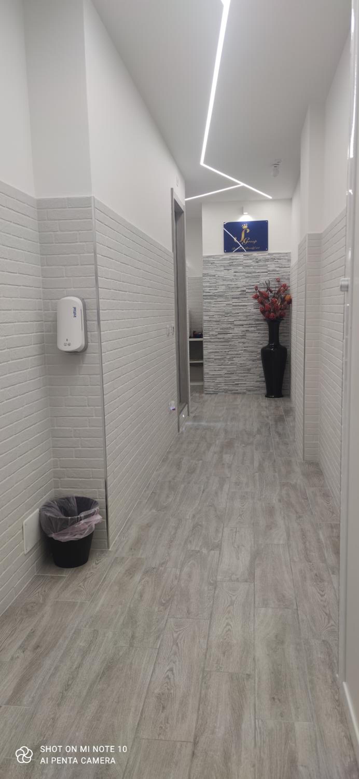 Twin Room with Private Bathroom - Photo 24
