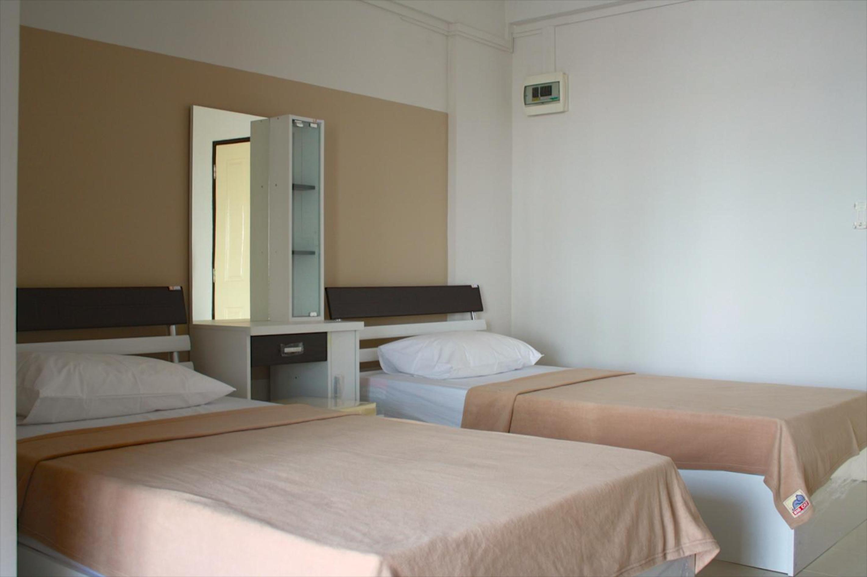 Standard Twin Room - Photo 2