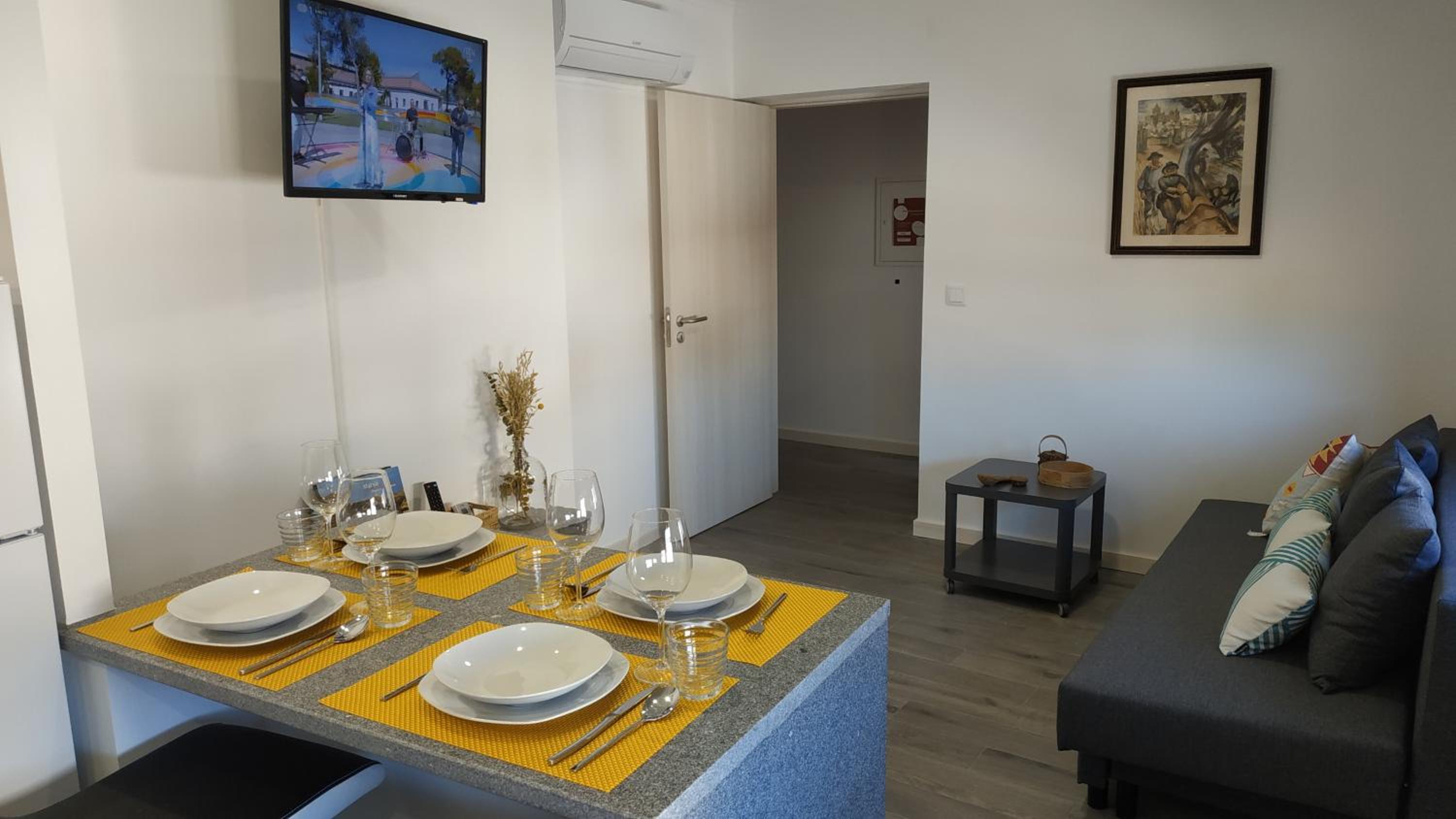 One-Bedroom Apartment - Photo 8