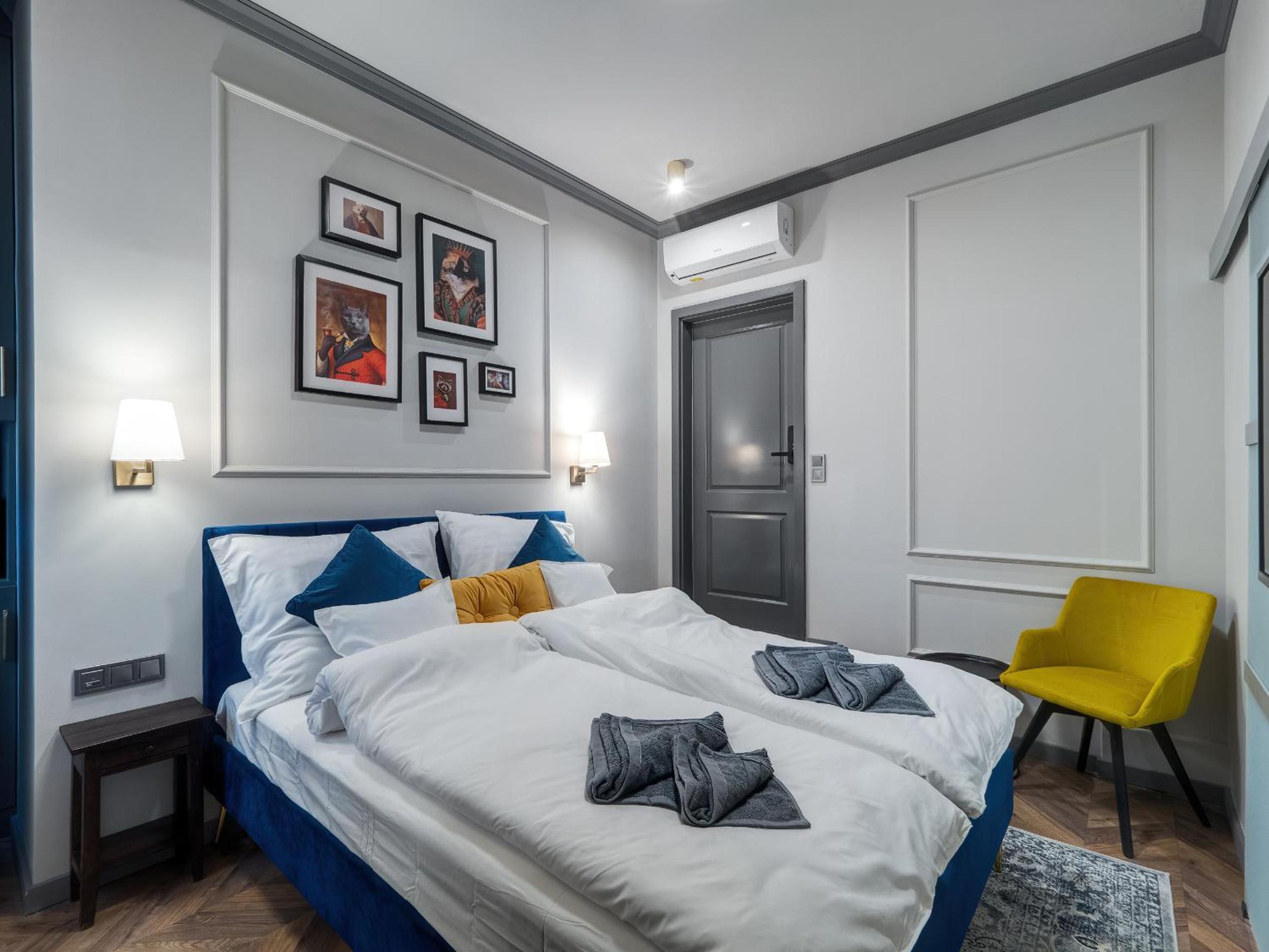 Deluxe King Room - Photo 7