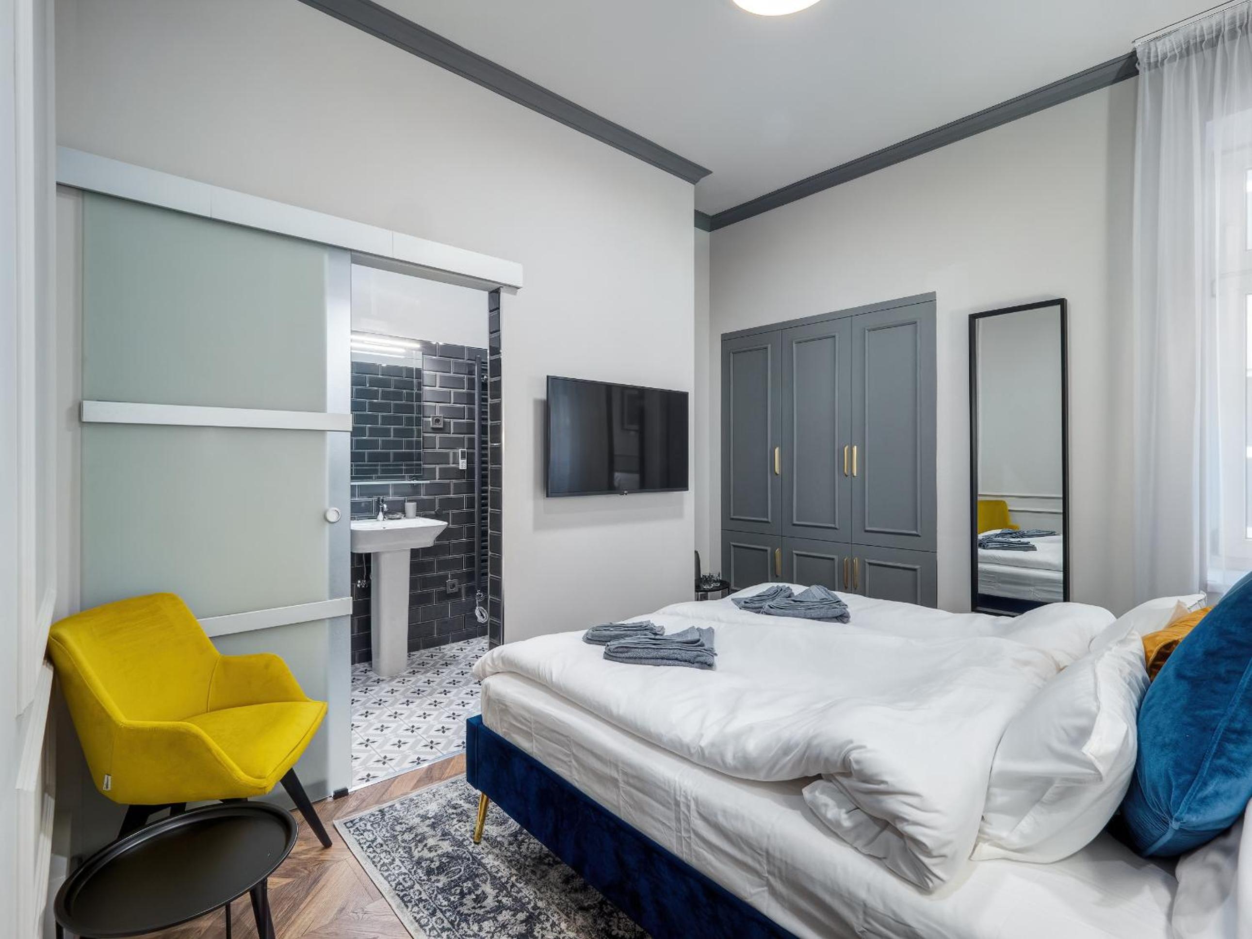 Deluxe King Room - Photo 4