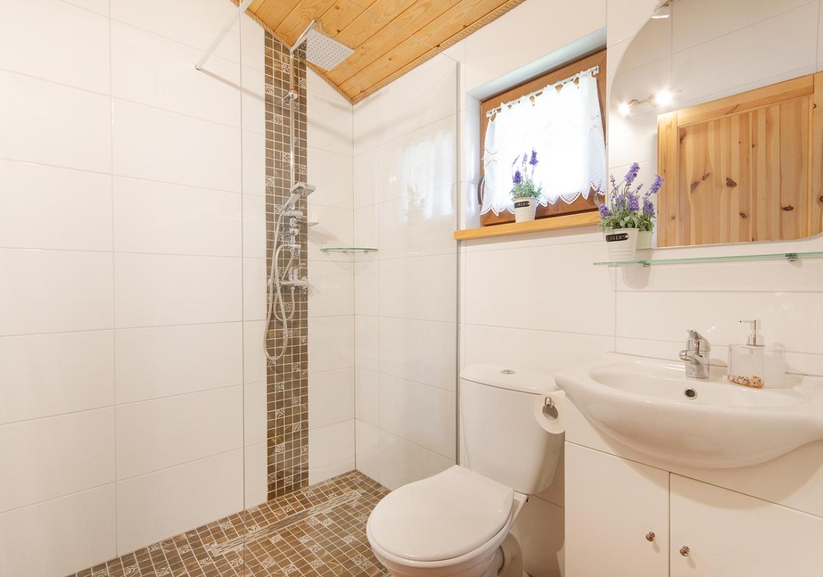 Two-Bedroom House photo 3