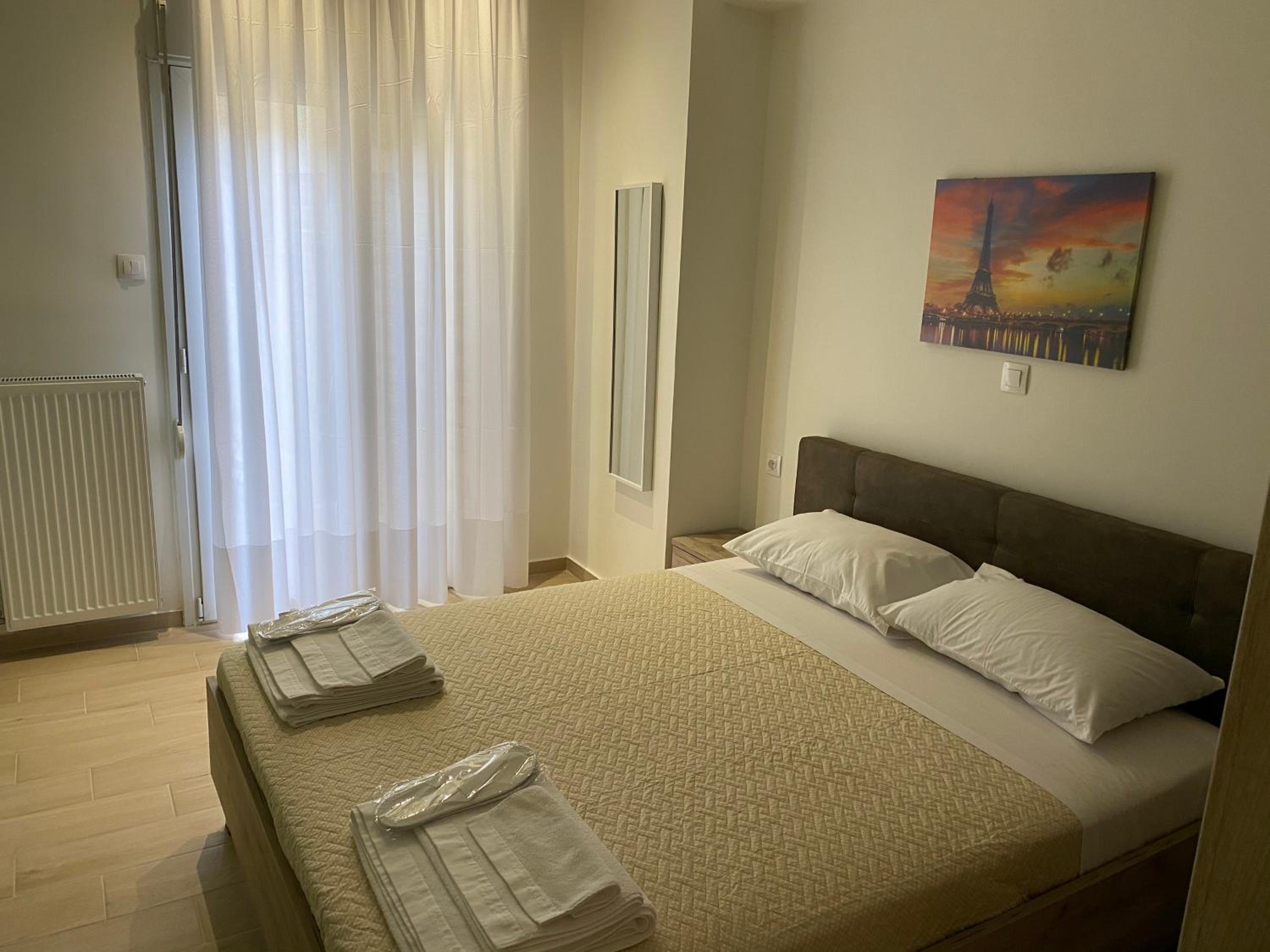 One-Bedroom Apartment - Photo 1