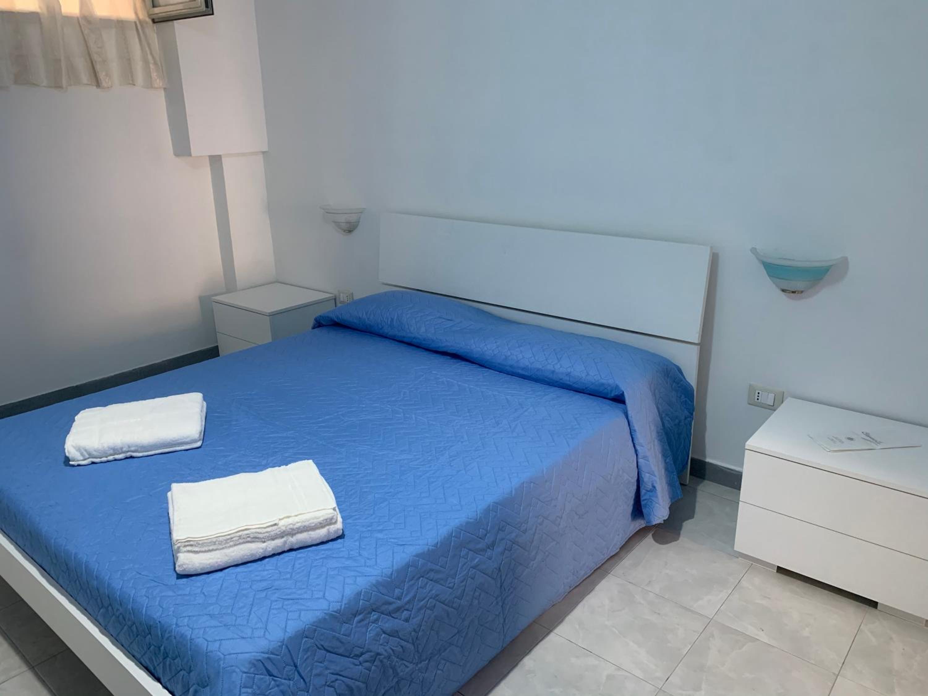 Double Room with Extra Bed - Photo 14