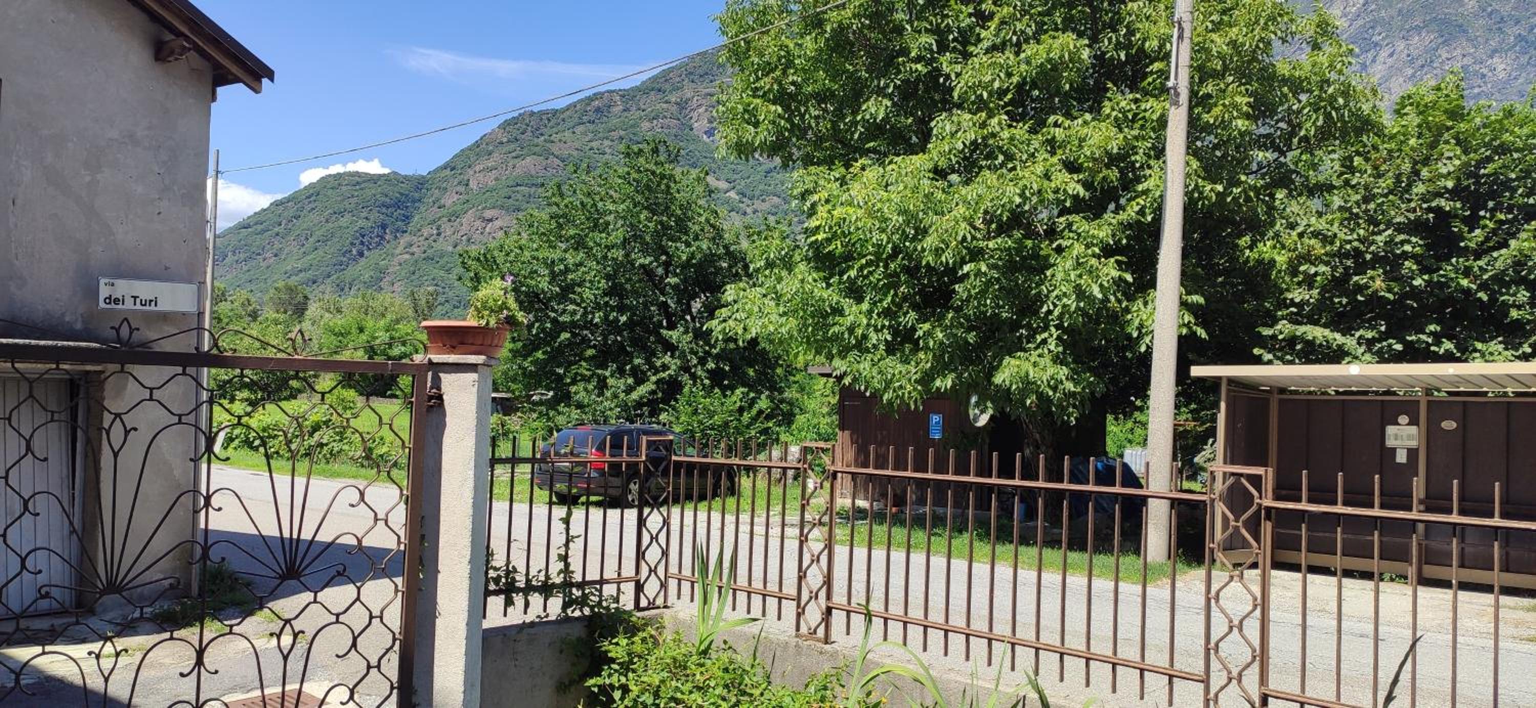 Two-Bedroom Deluxe Apartment with Garden View photo 2