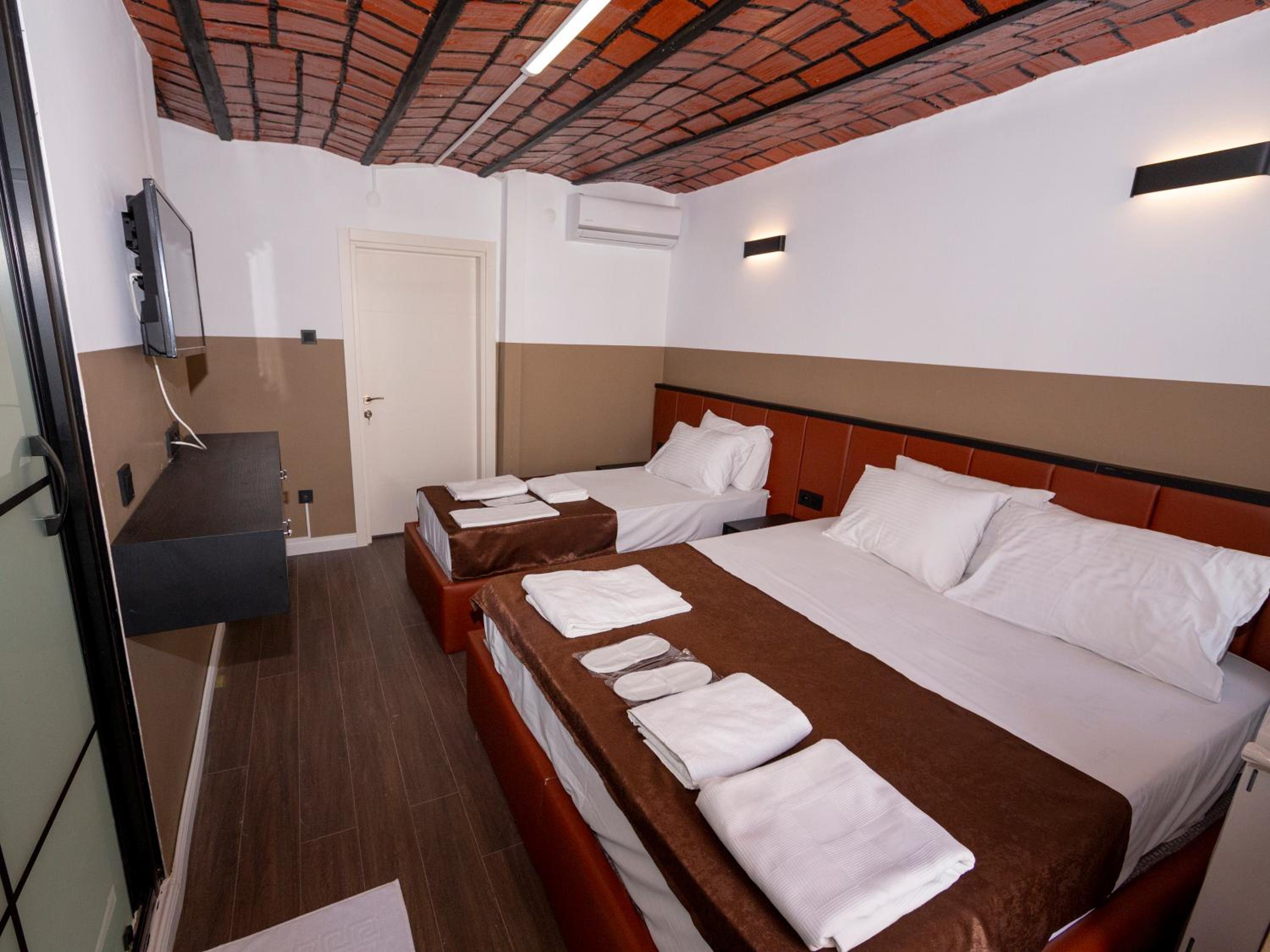 Deluxe Triple Room photo 3