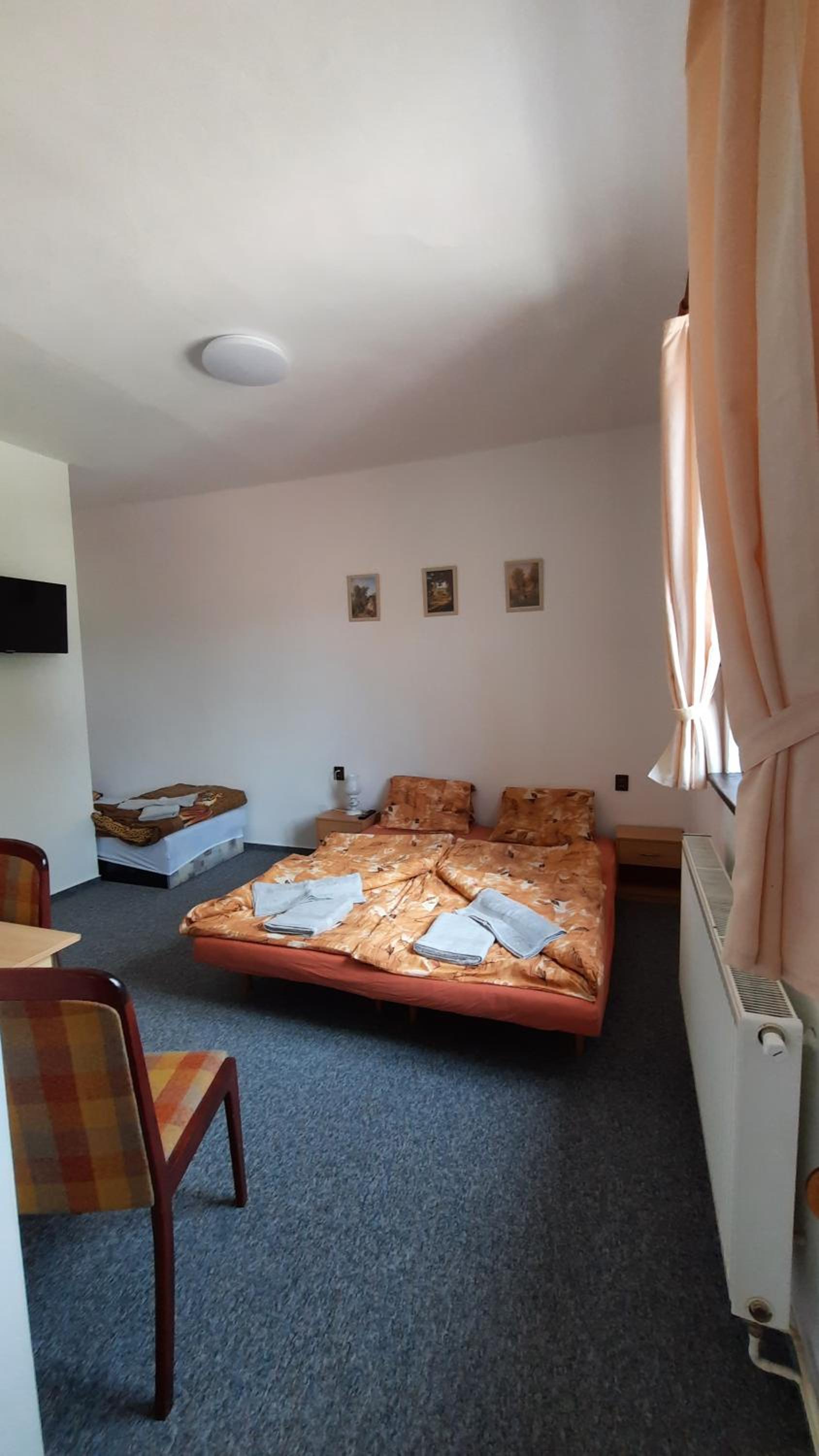Quadruple Room with Private Bathroom photo 3