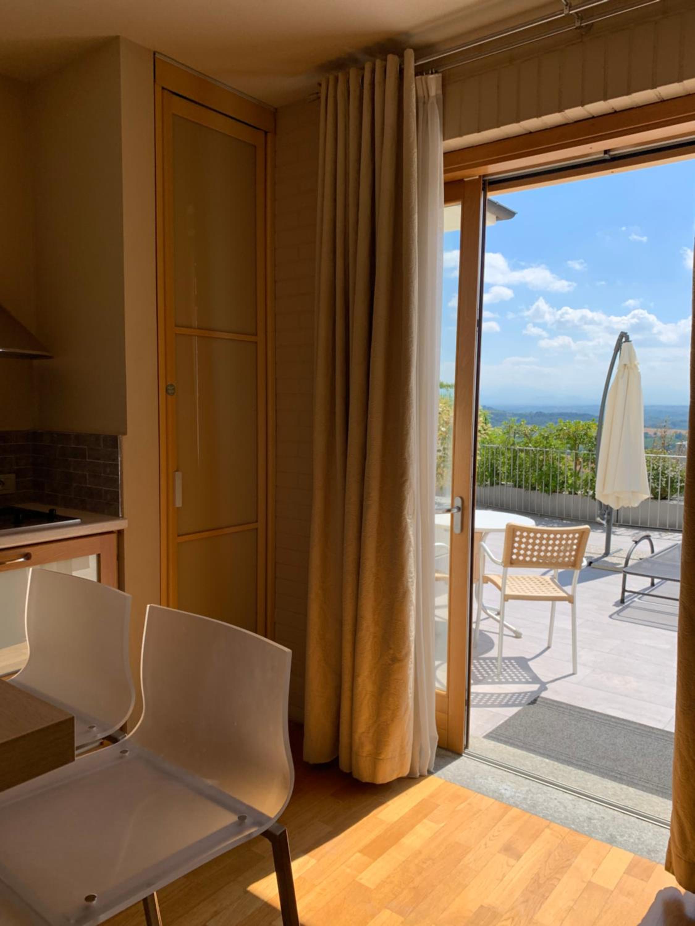 Apartment with Panoramic View - Photo 8