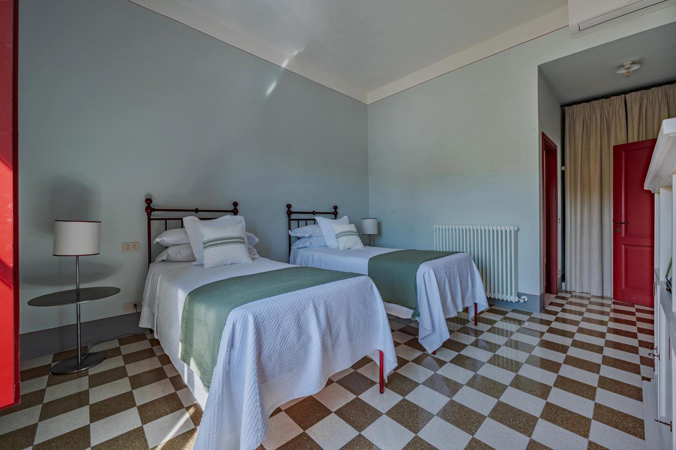 Twin Room with Garden View - Photo 4
