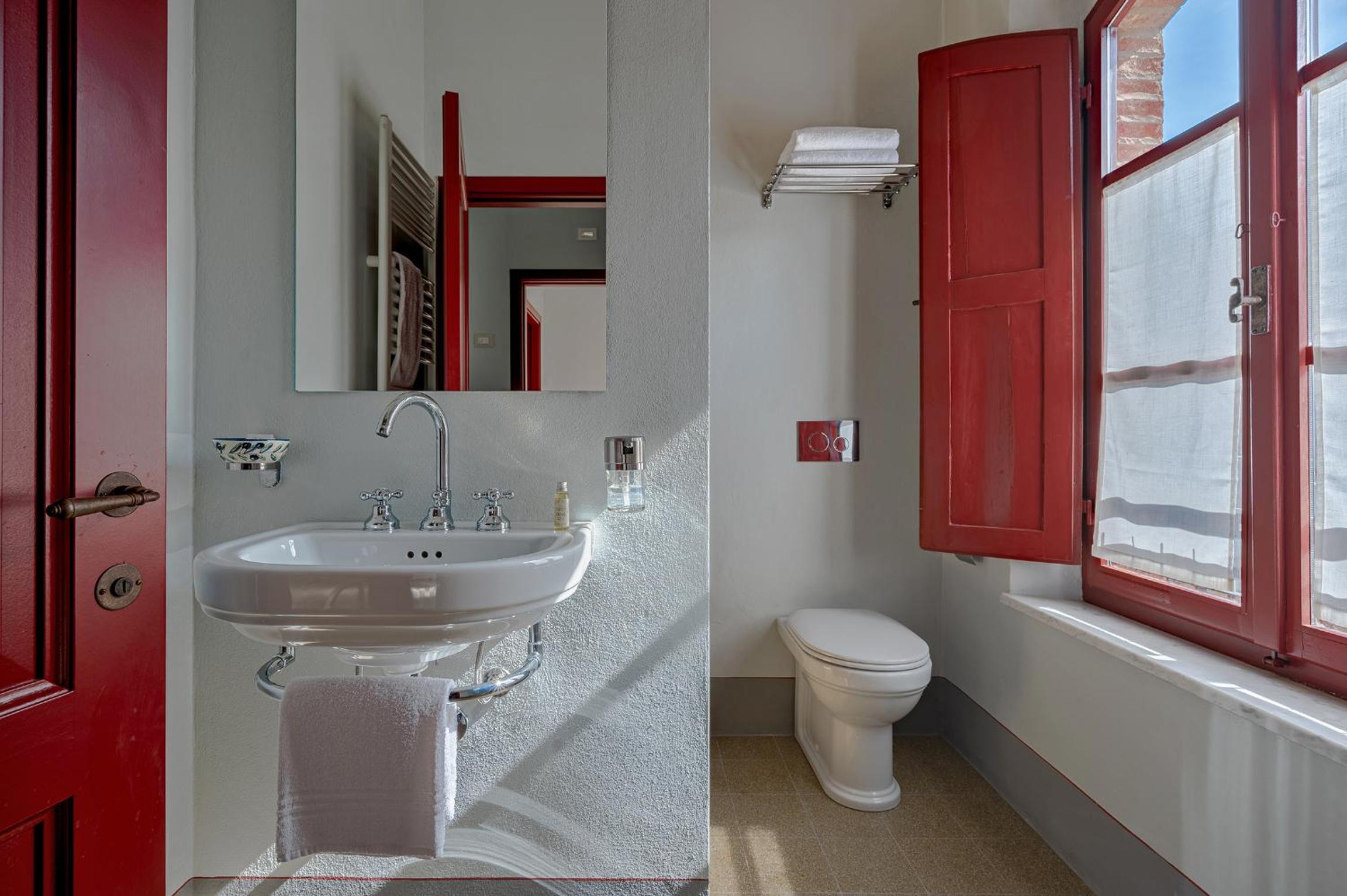 Twin Room with Private Bathroom - Photo 2