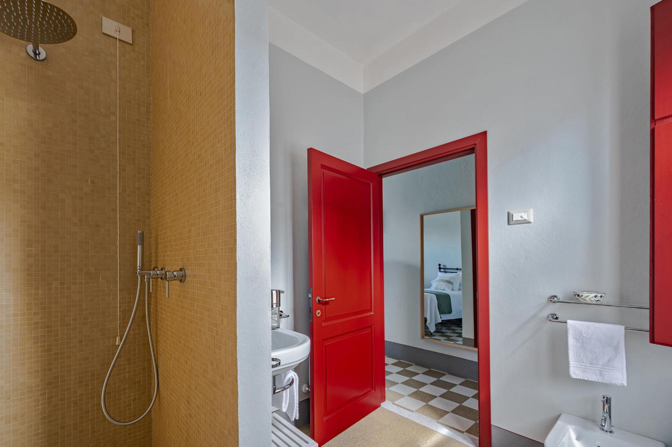 Twin Room with Private Bathroom - Photo 3