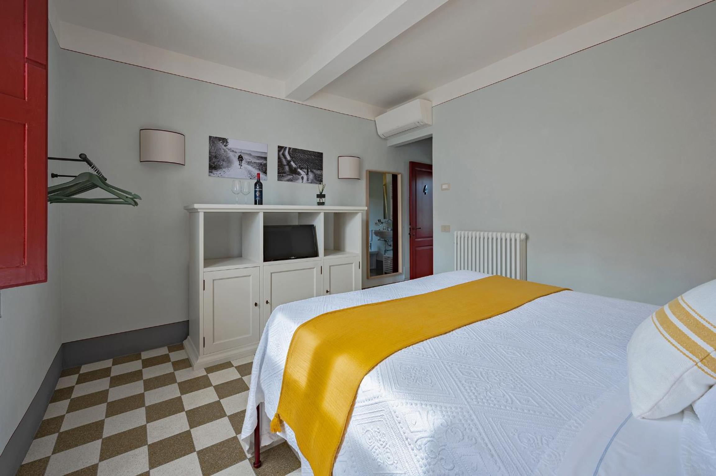 Standard Double Room - Photo 4