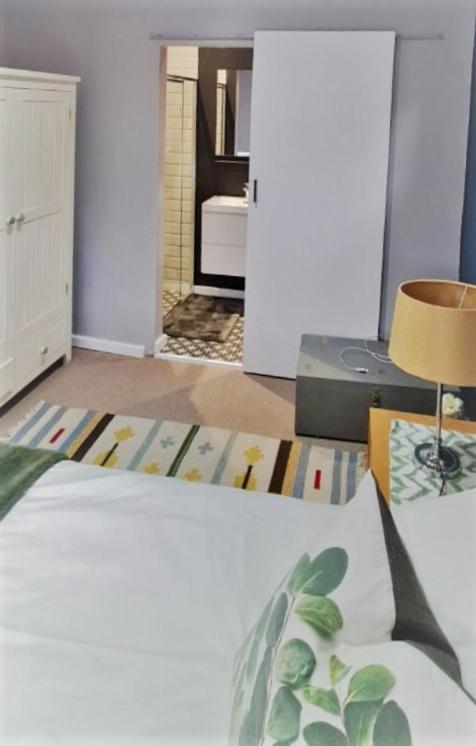 One-Bedroom Apartment - Photo 11