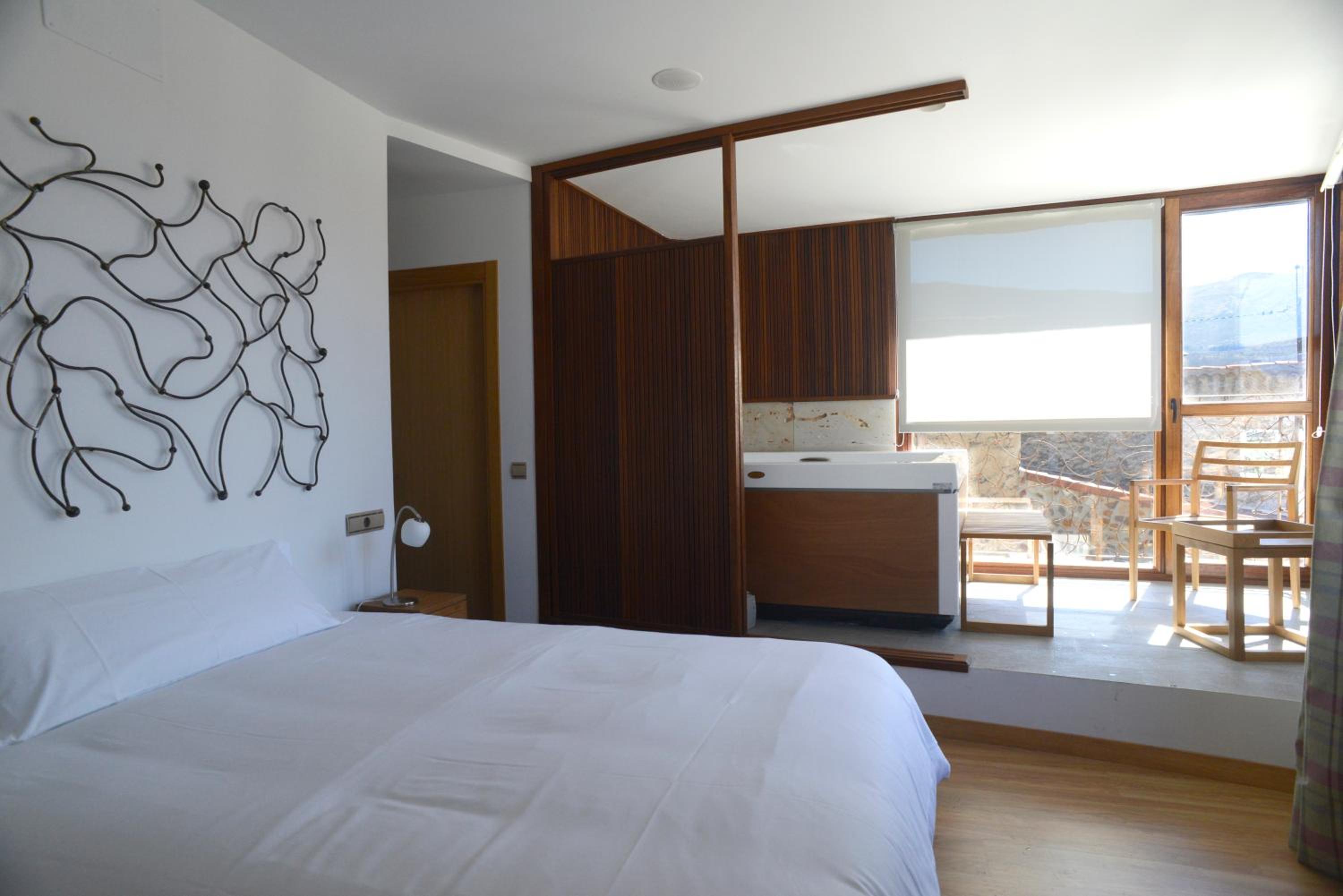 Double Room with Spa Bath photo 3