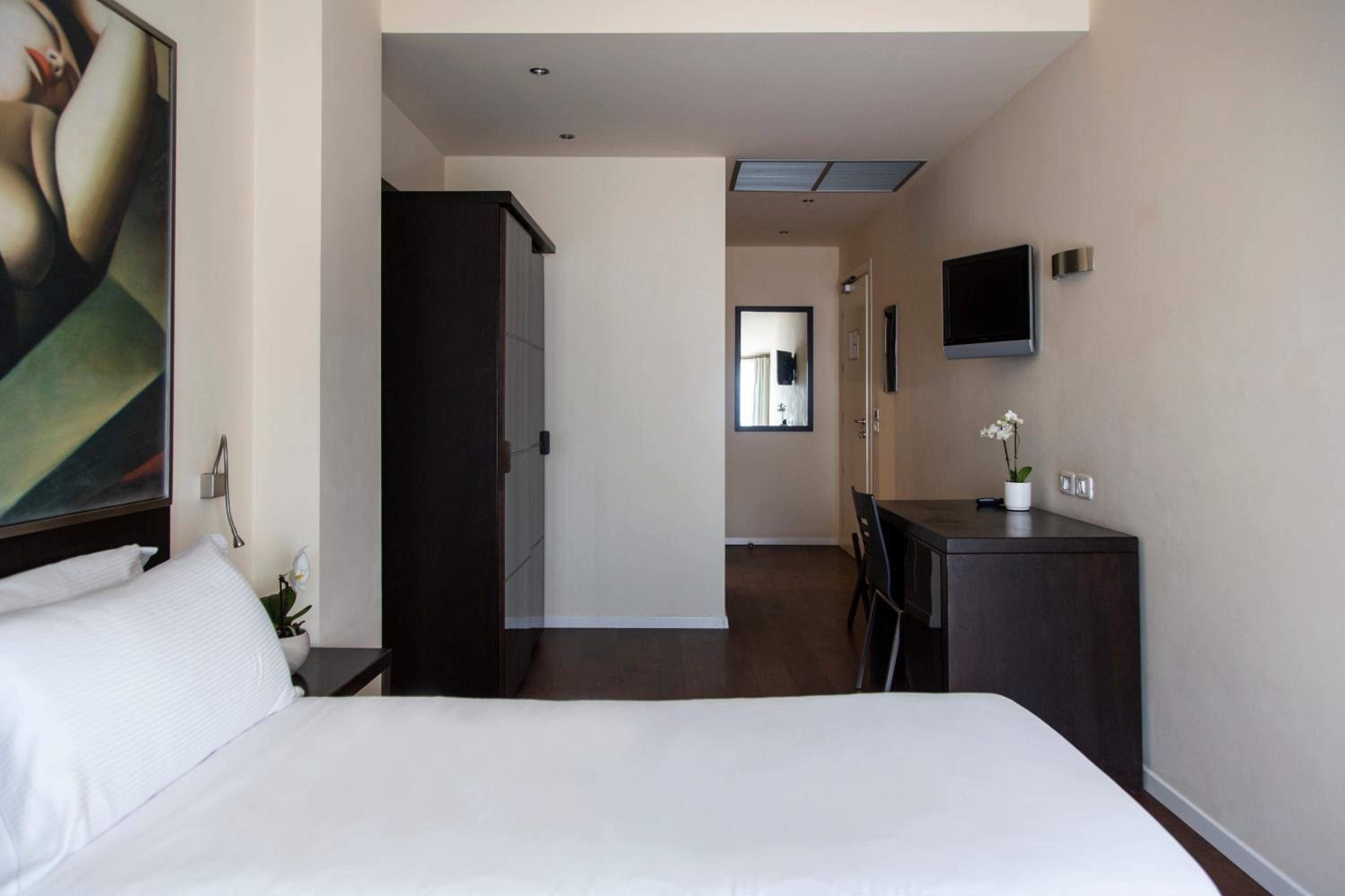 Standard Double or Twin Room - Photo 3