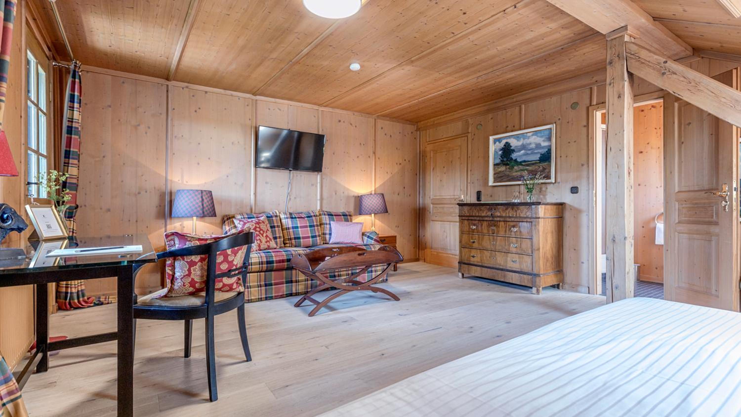 Deluxe Double Room with Balcony - Photo 6