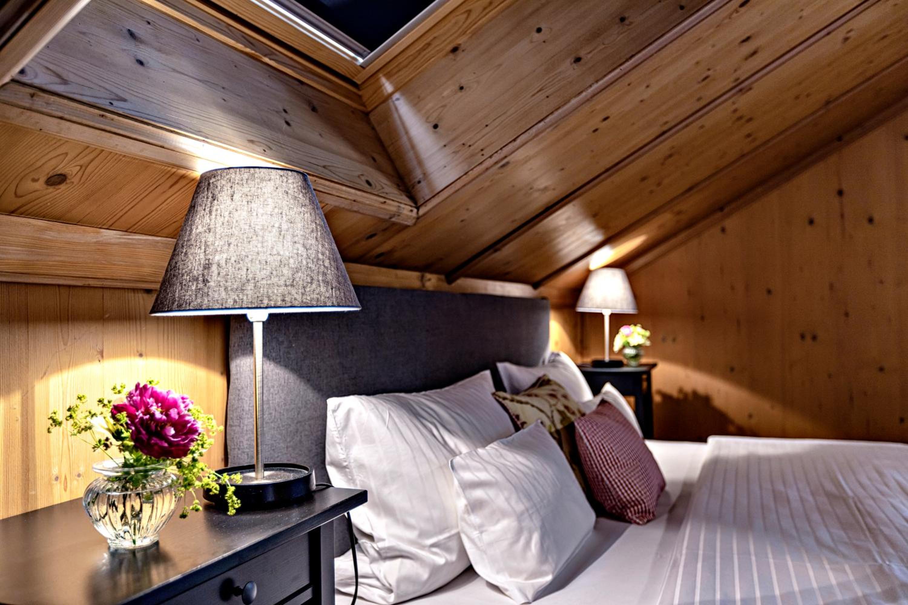 Deluxe Double Room with Balcony - Photo 3
