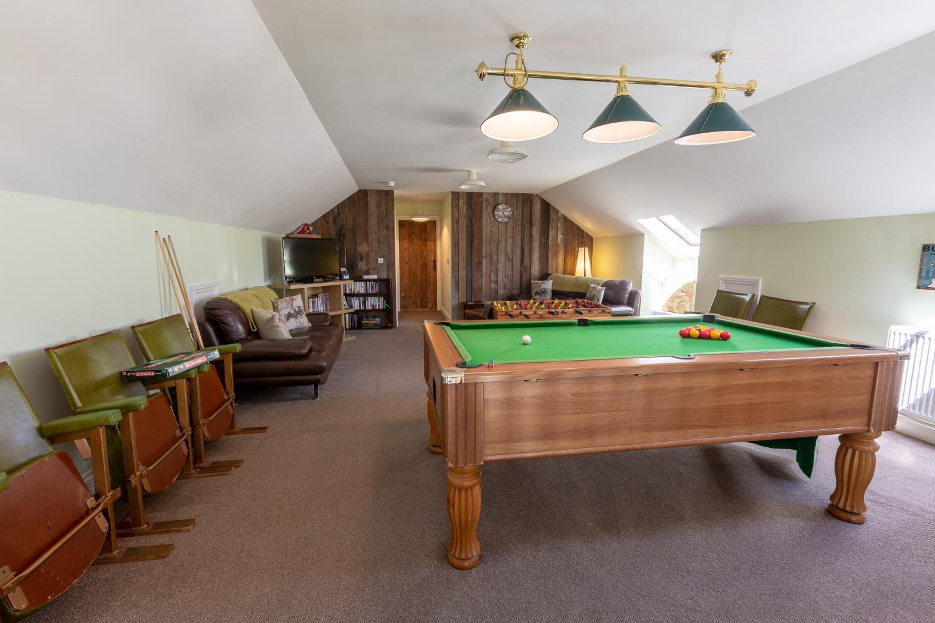 Seven-Bedroom House photo 3