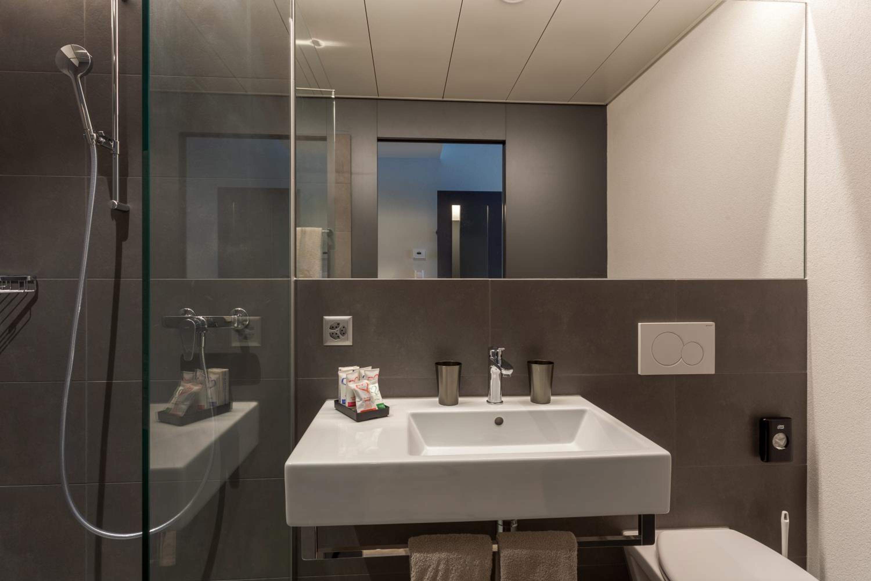 Deluxe Double Room with Air Conditioning incl. Parking - Photo 8