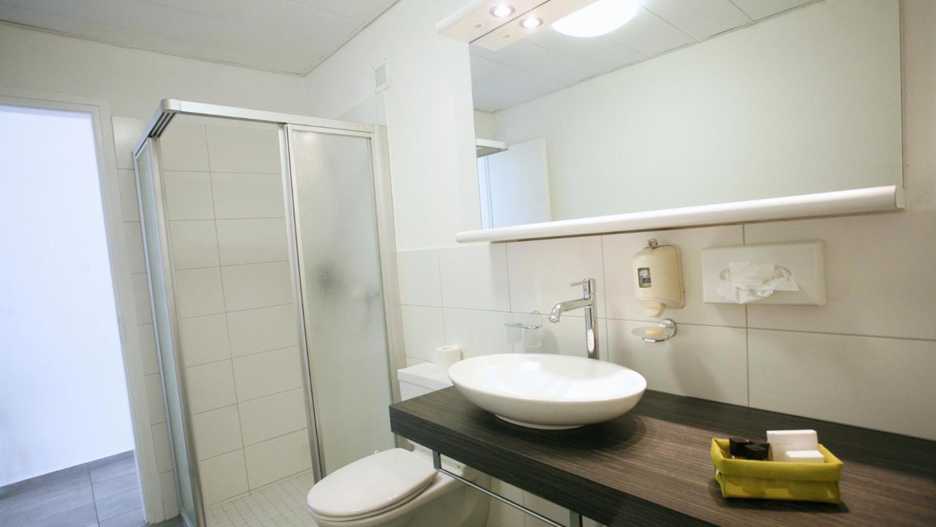 Junior Suite with Lake View - Photo 14