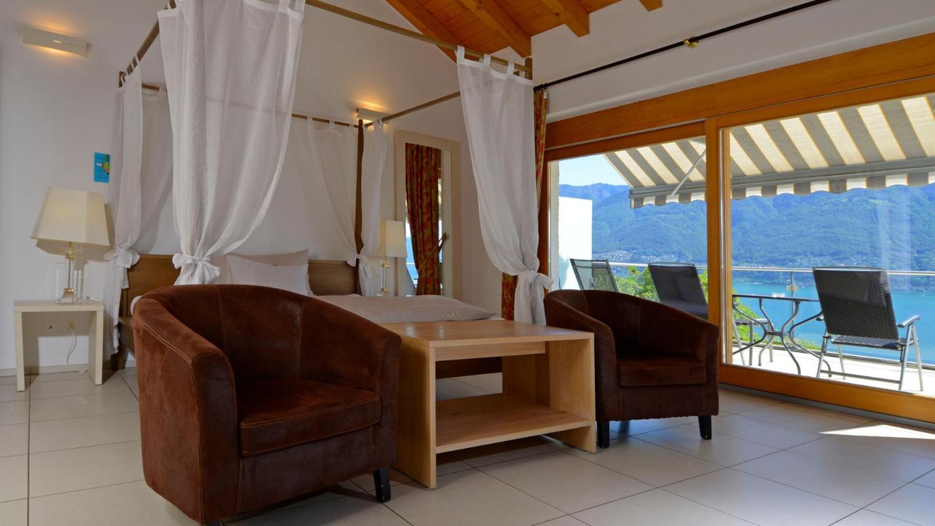 Junior Suite with Lake View - Photo 1