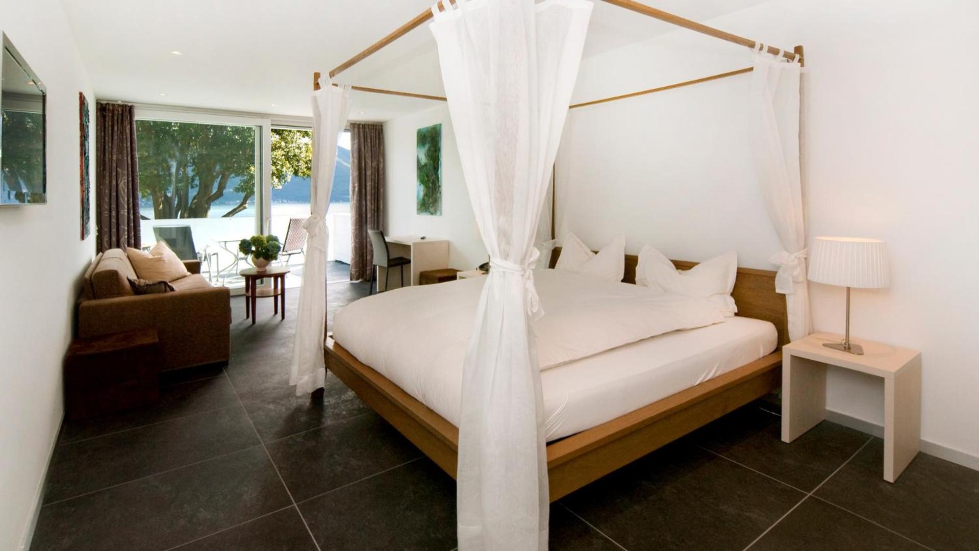 Junior Suite with Lake View - Photo 4