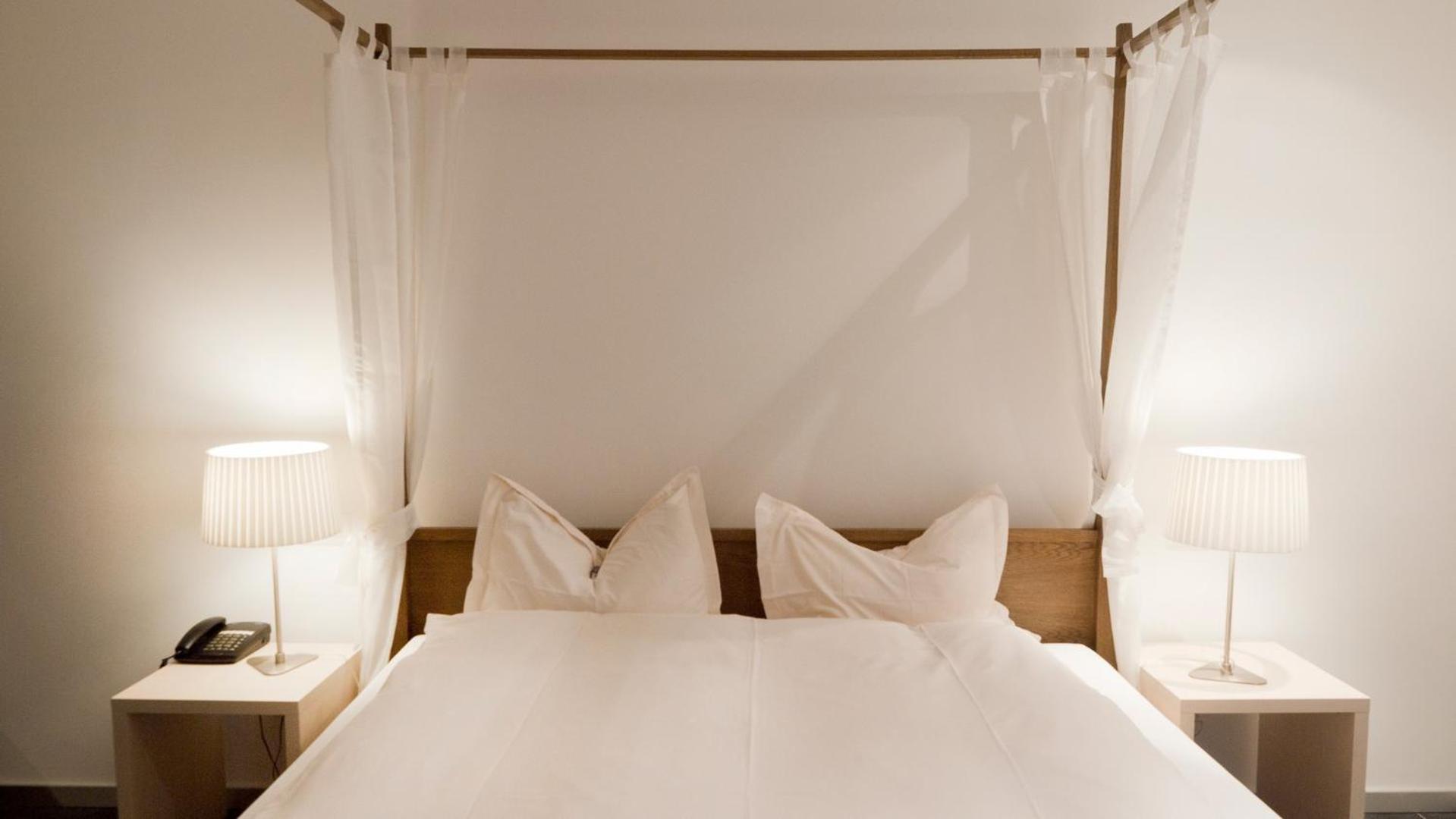 Junior Suite with Lake View - Photo 20