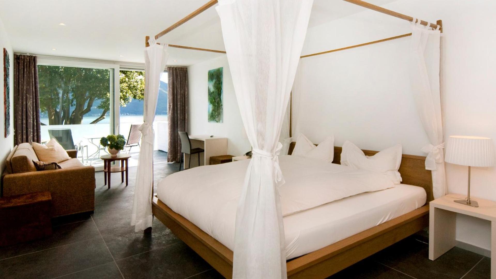 Junior Suite with Lake View - Photo 19