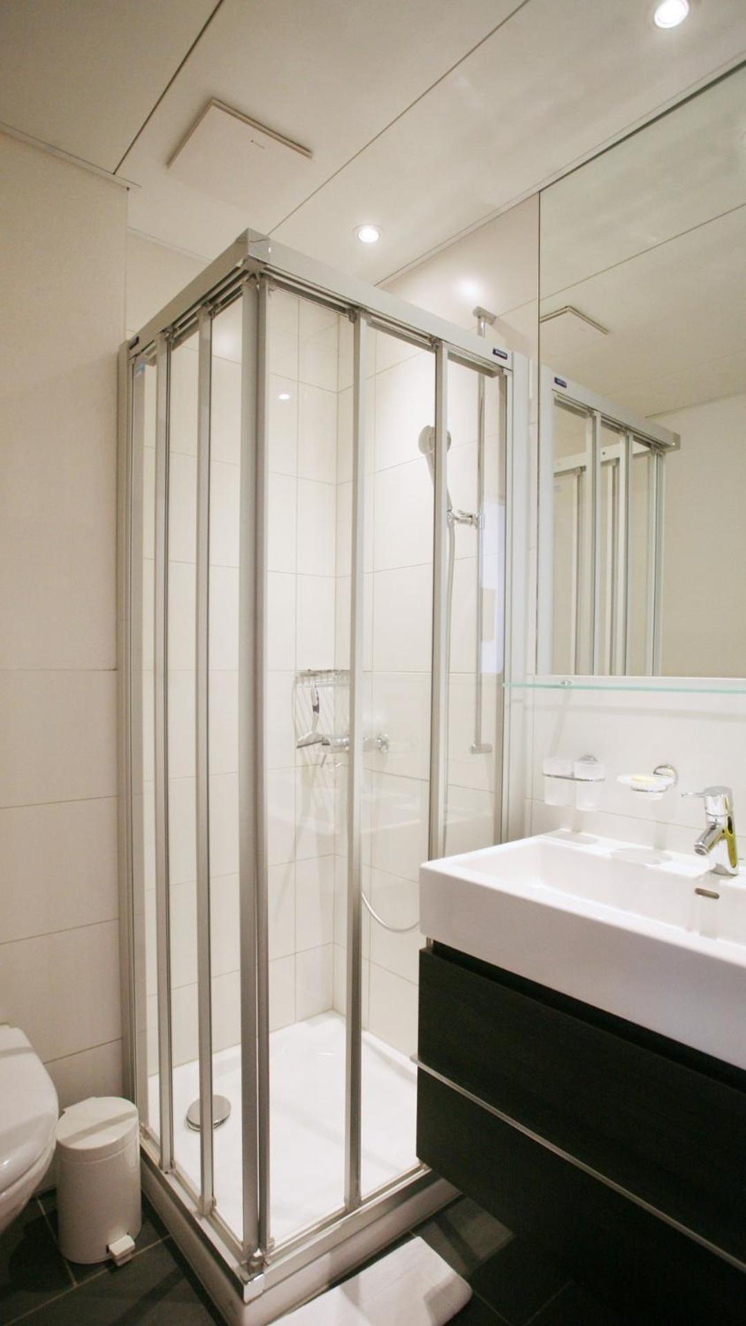 Junior Suite with Lake View - Photo 9