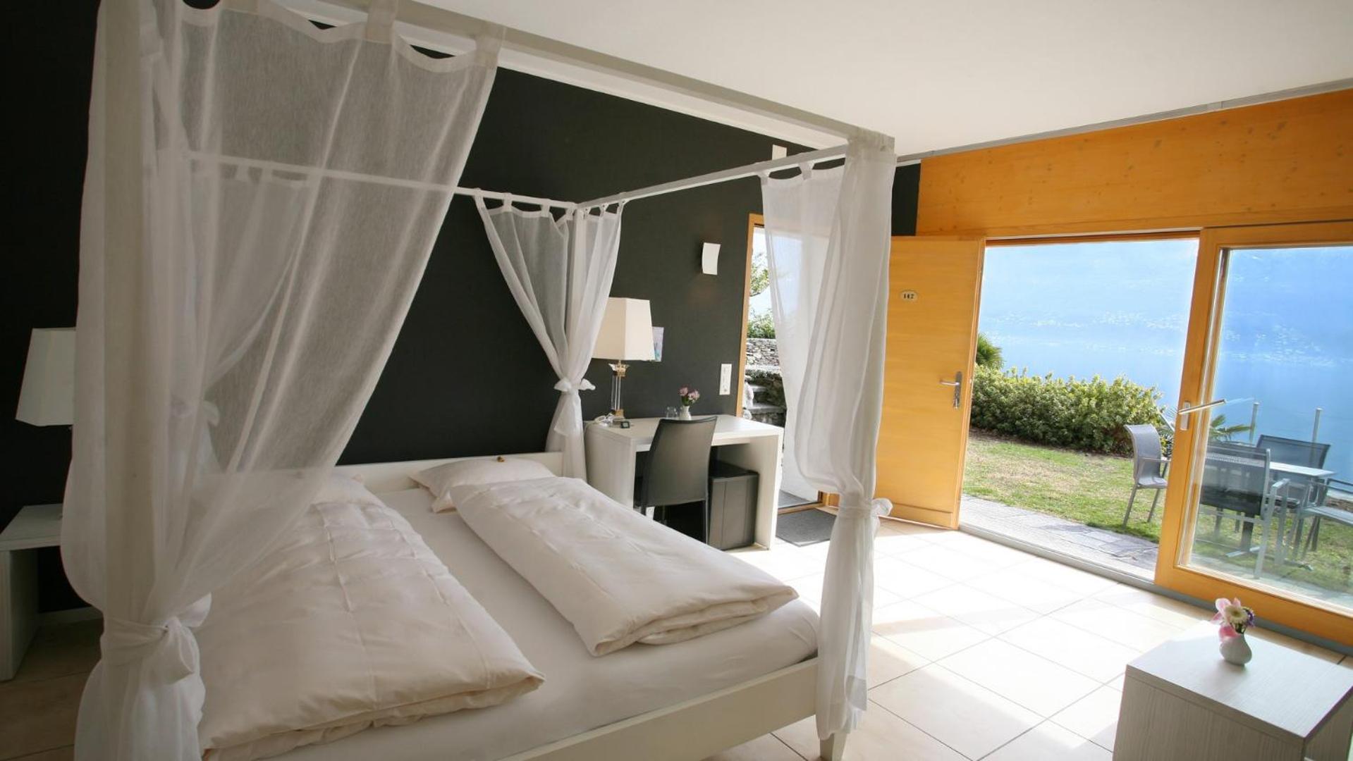 Junior Suite with Lake View - Photo 28