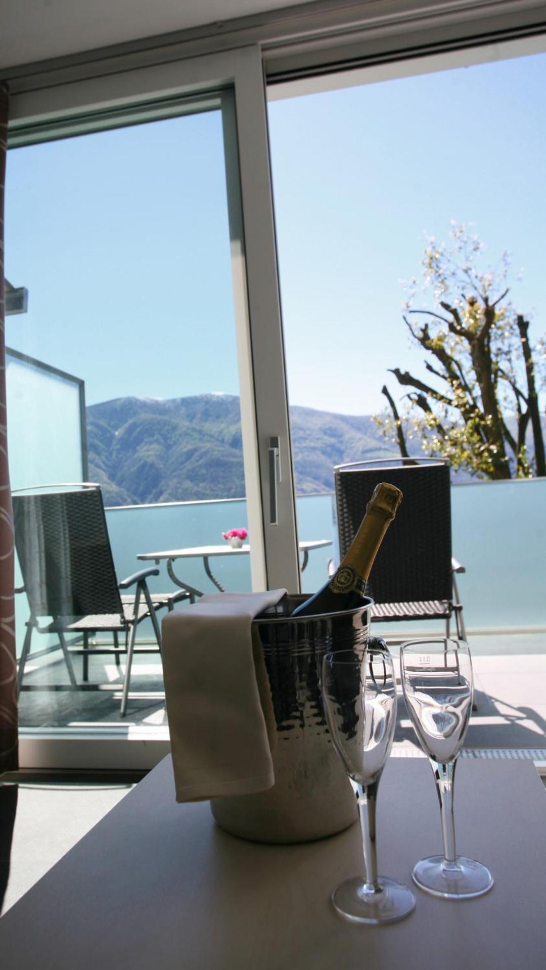 Junior Suite with Lake View - Photo 24