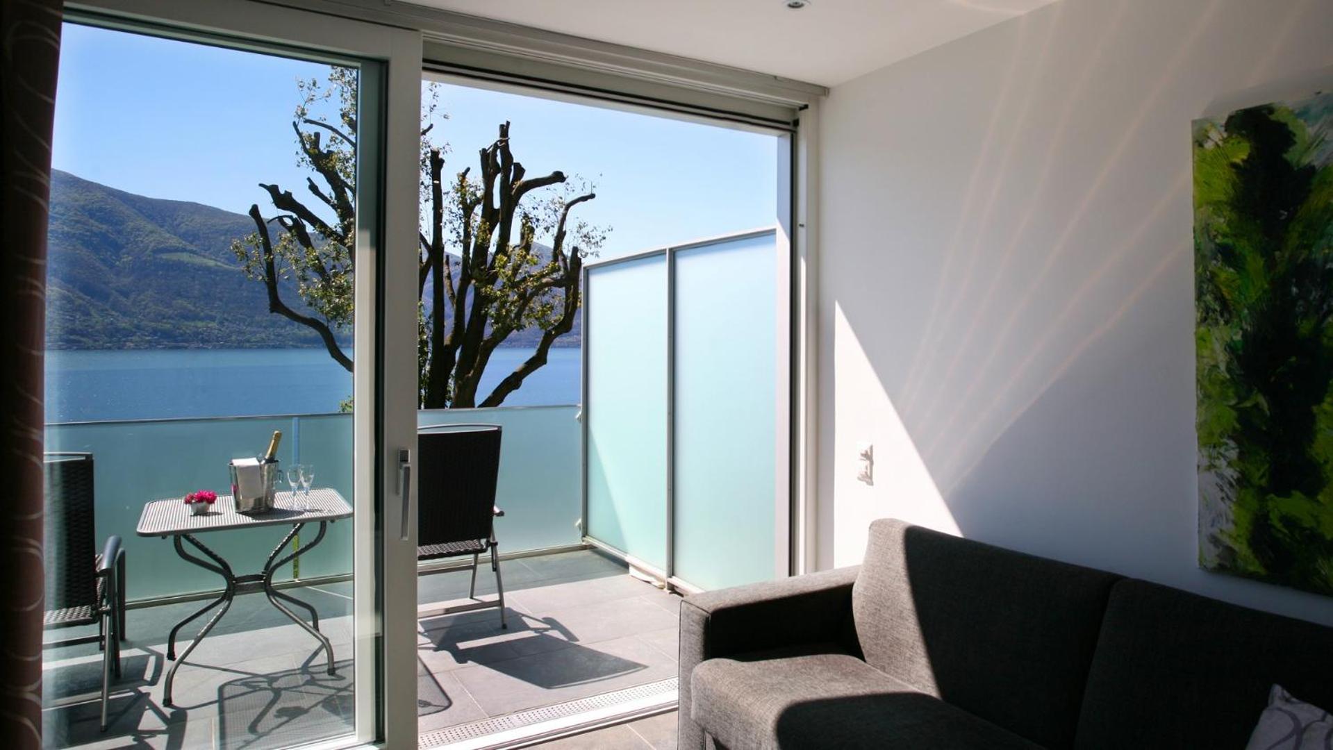 Junior Suite with Lake View - Photo 33