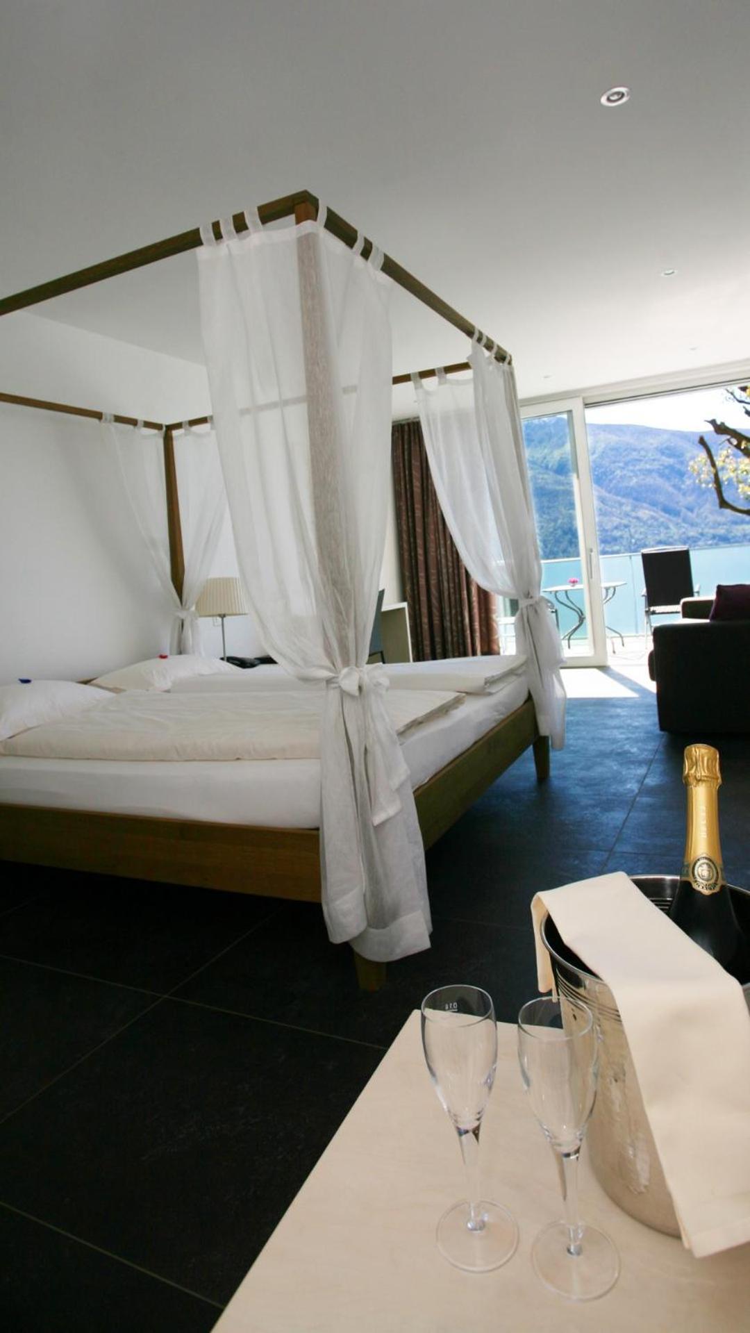Junior Suite with Lake View - Photo 21
