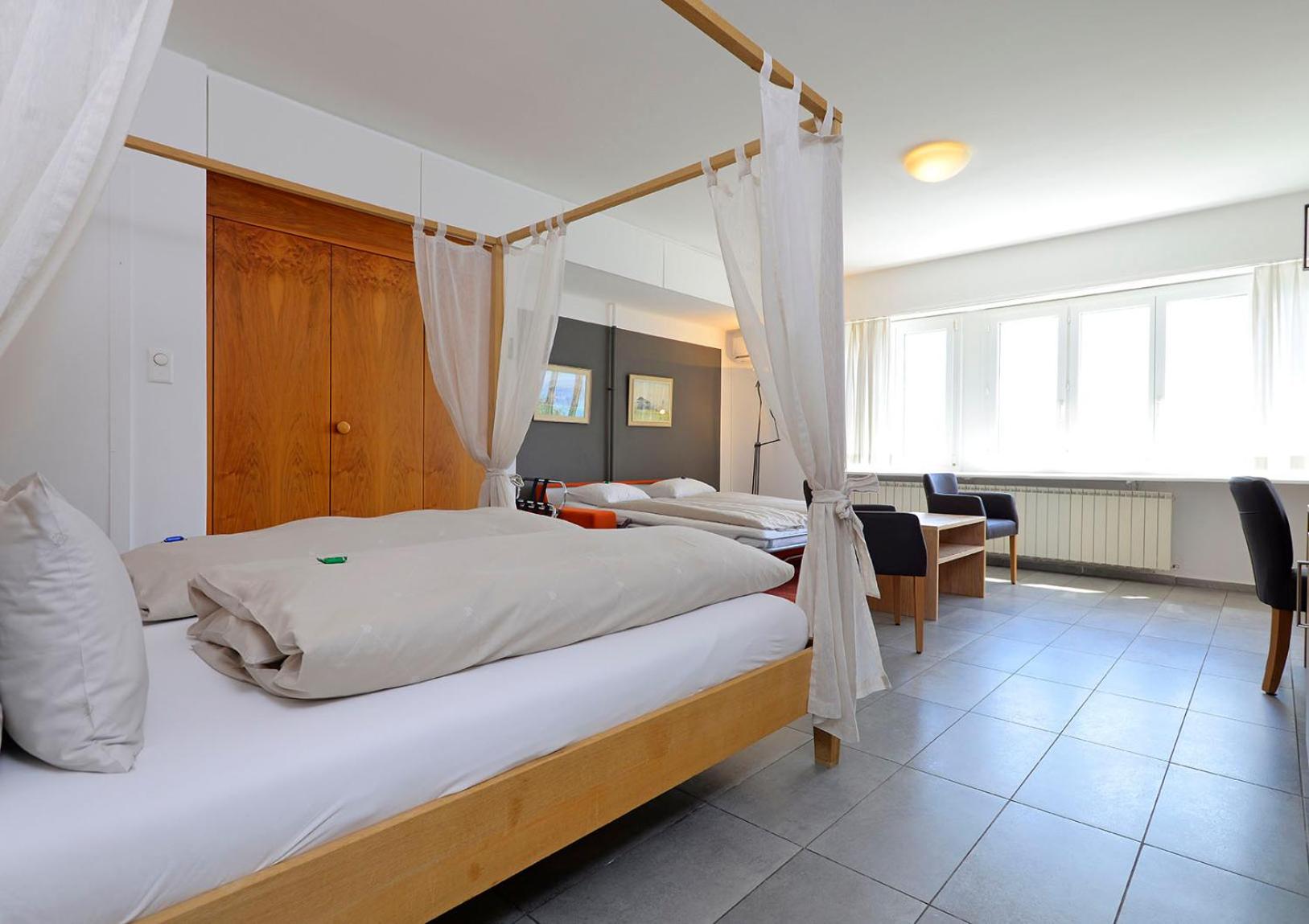 Junior Suite with Lake View - Photo 6