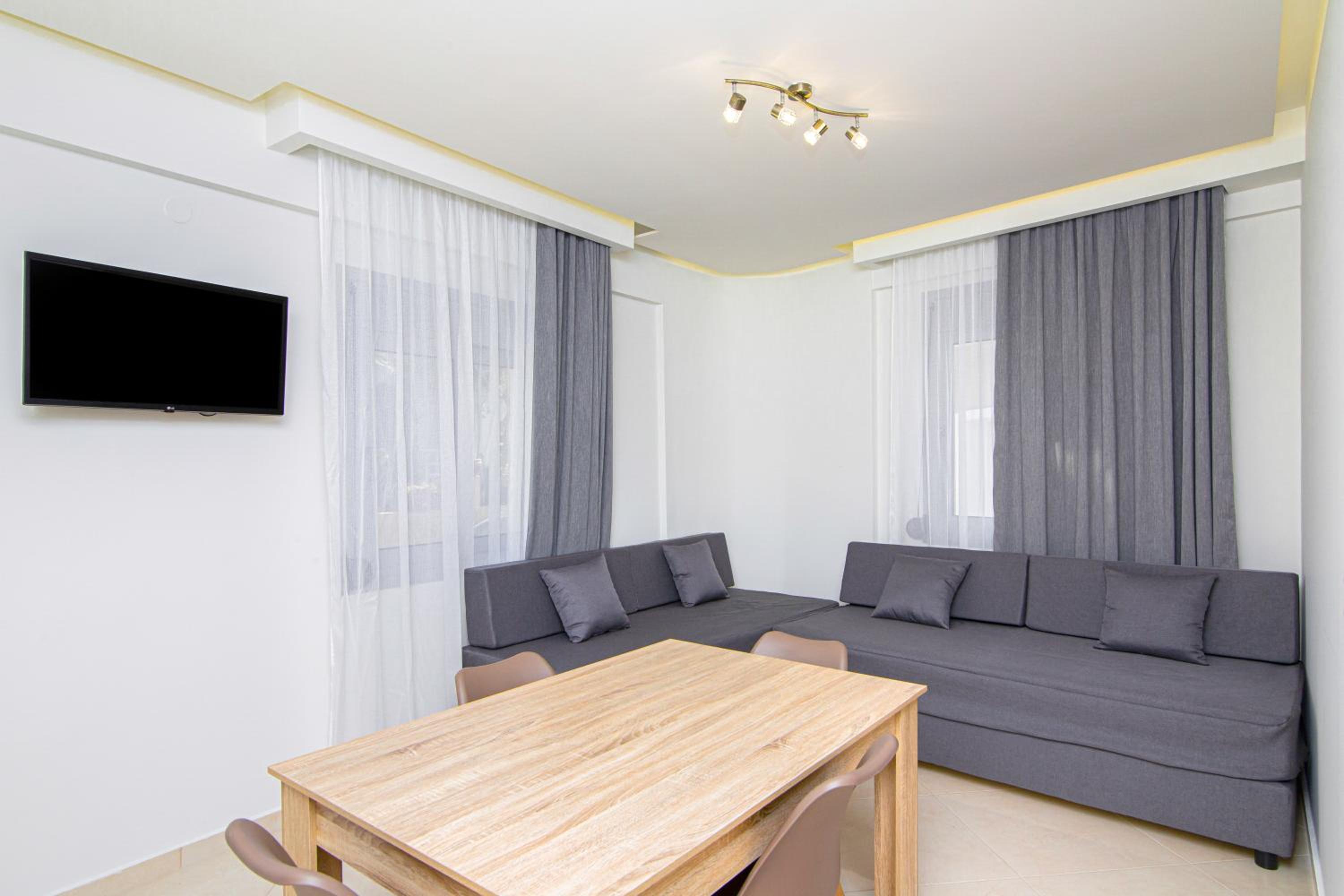 Luxury One-Bedroom Apartment photo 3