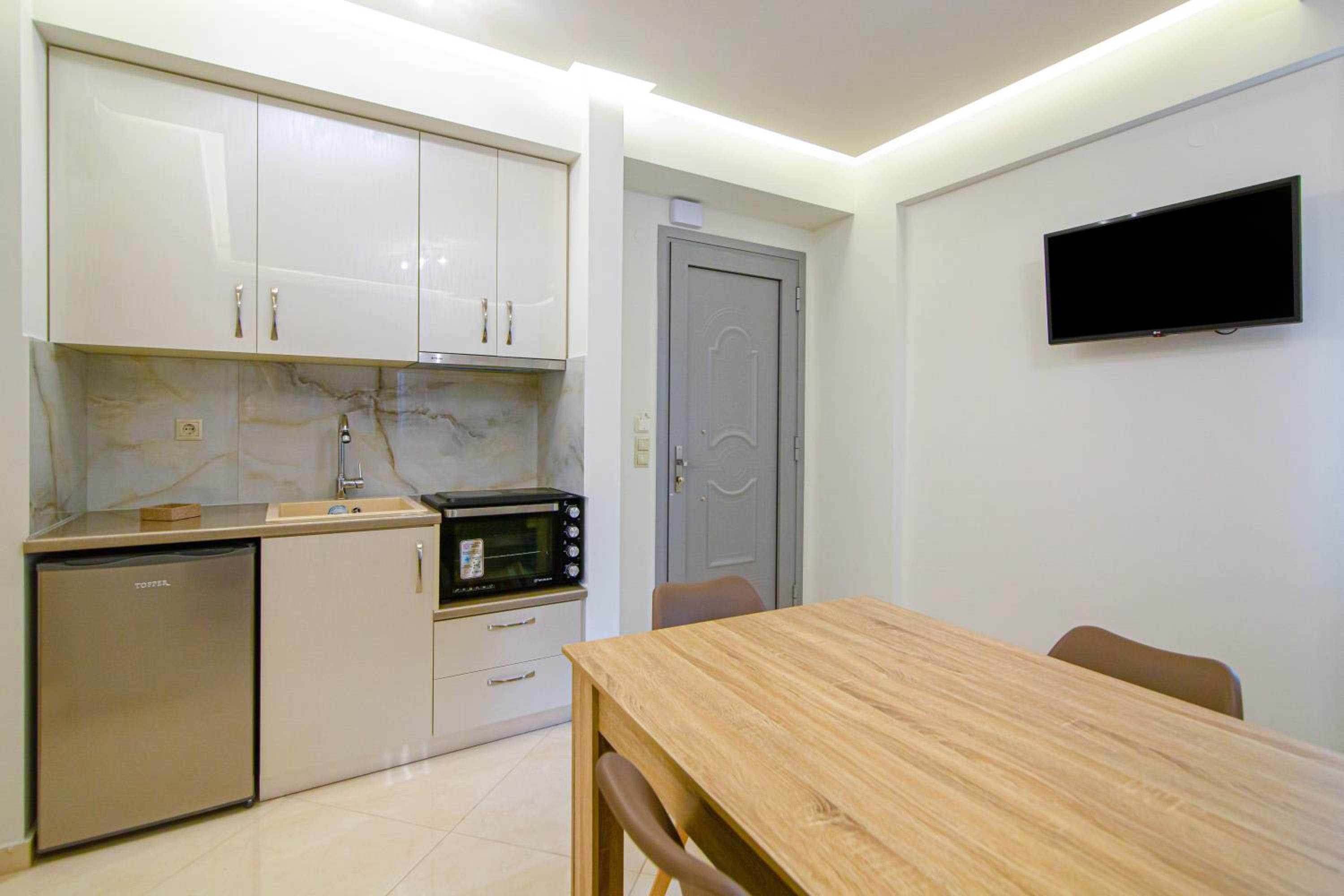 Luxury One-Bedroom Apartment photo 2