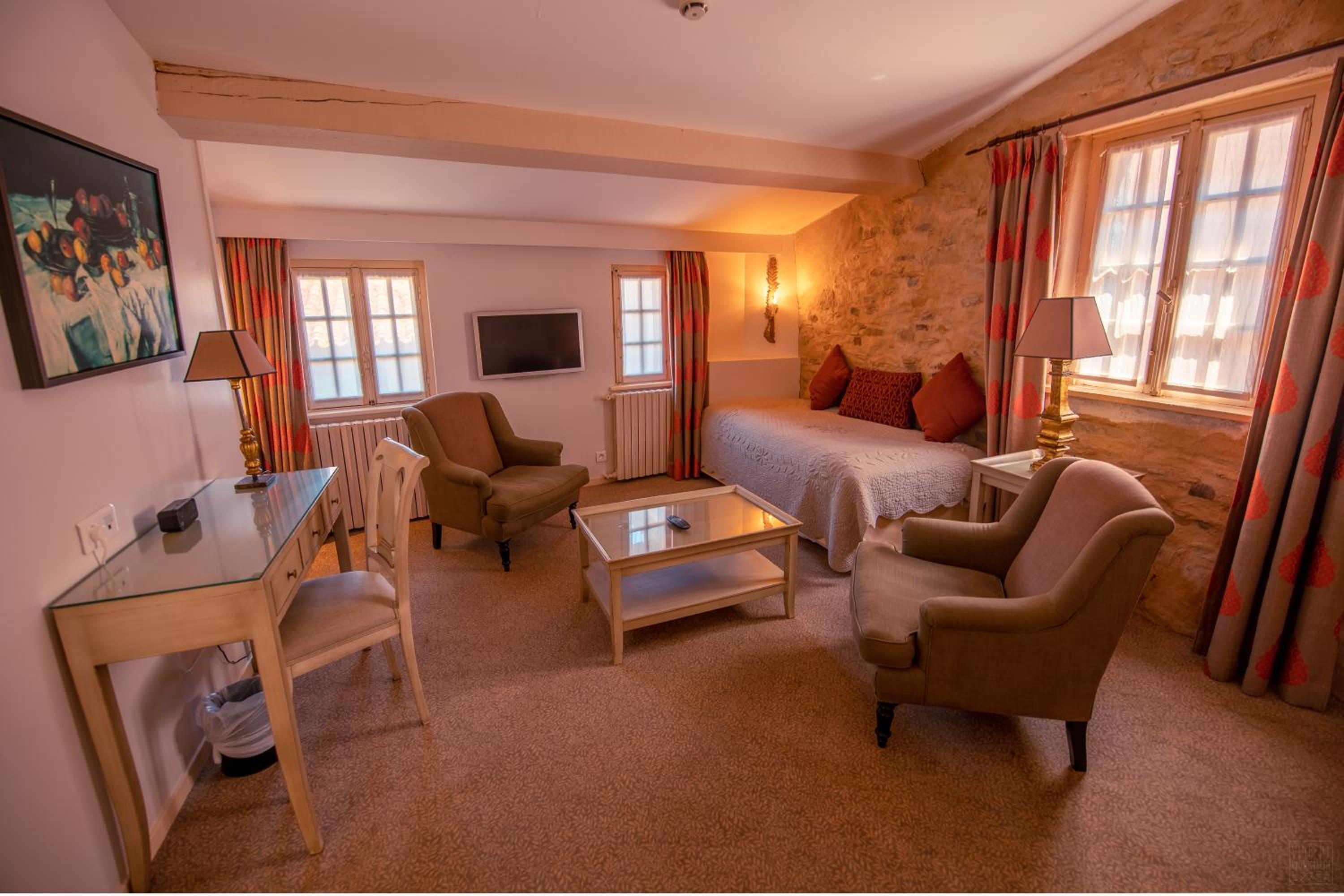 Suite - Photo 3