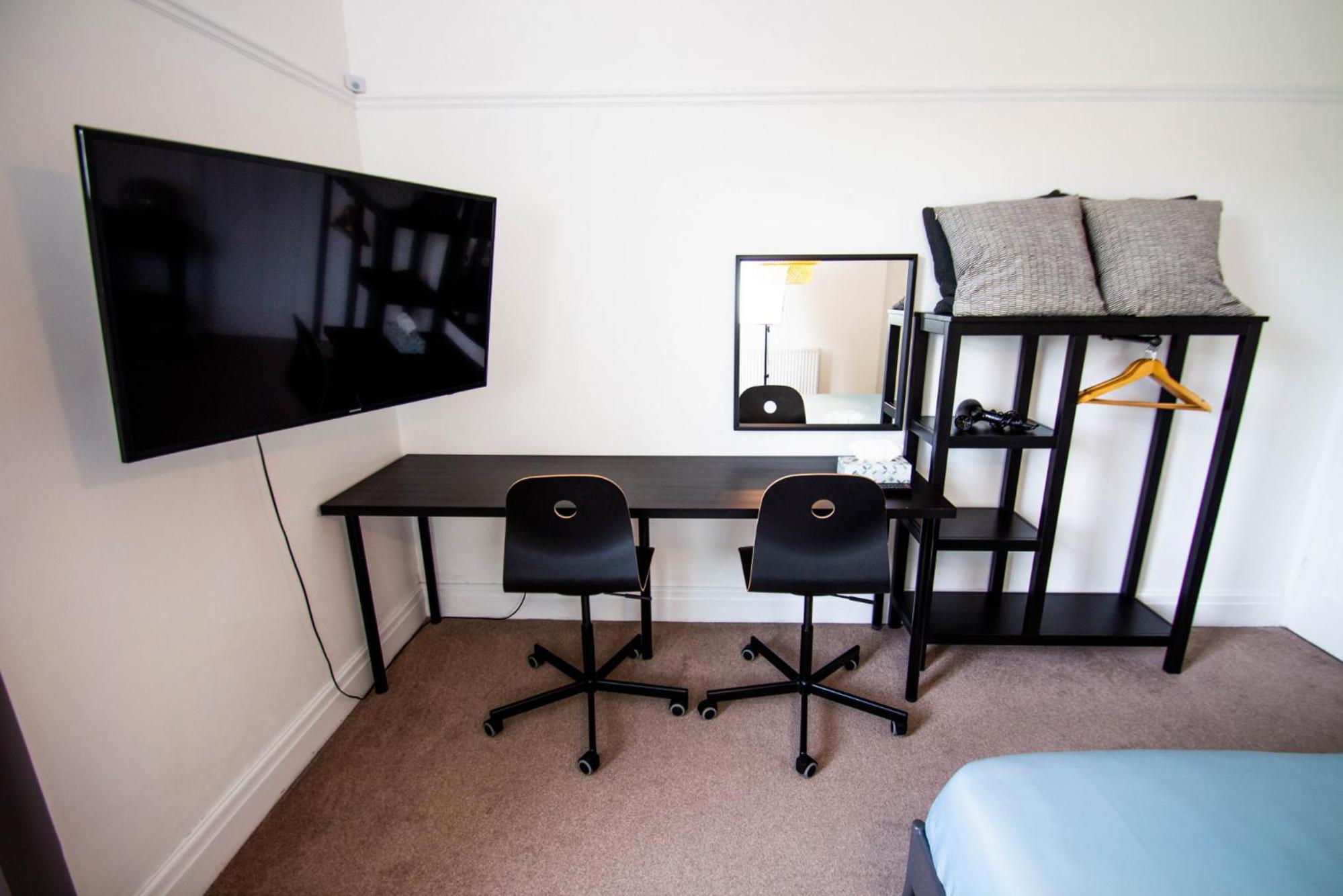 Three-Bedroom Townhouse - Photo 8
