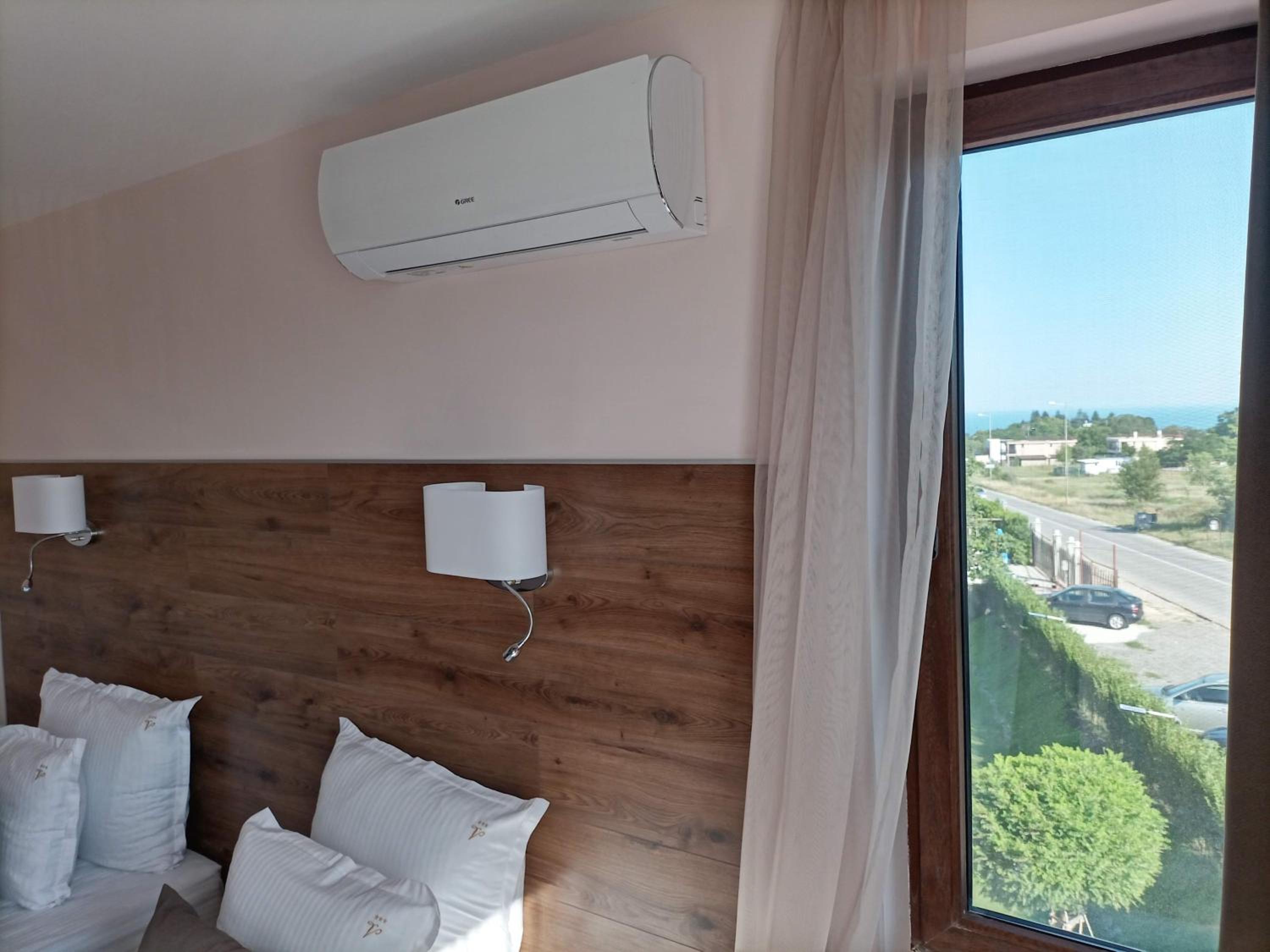 Deluxe Double Or Twin Room - Photo 7