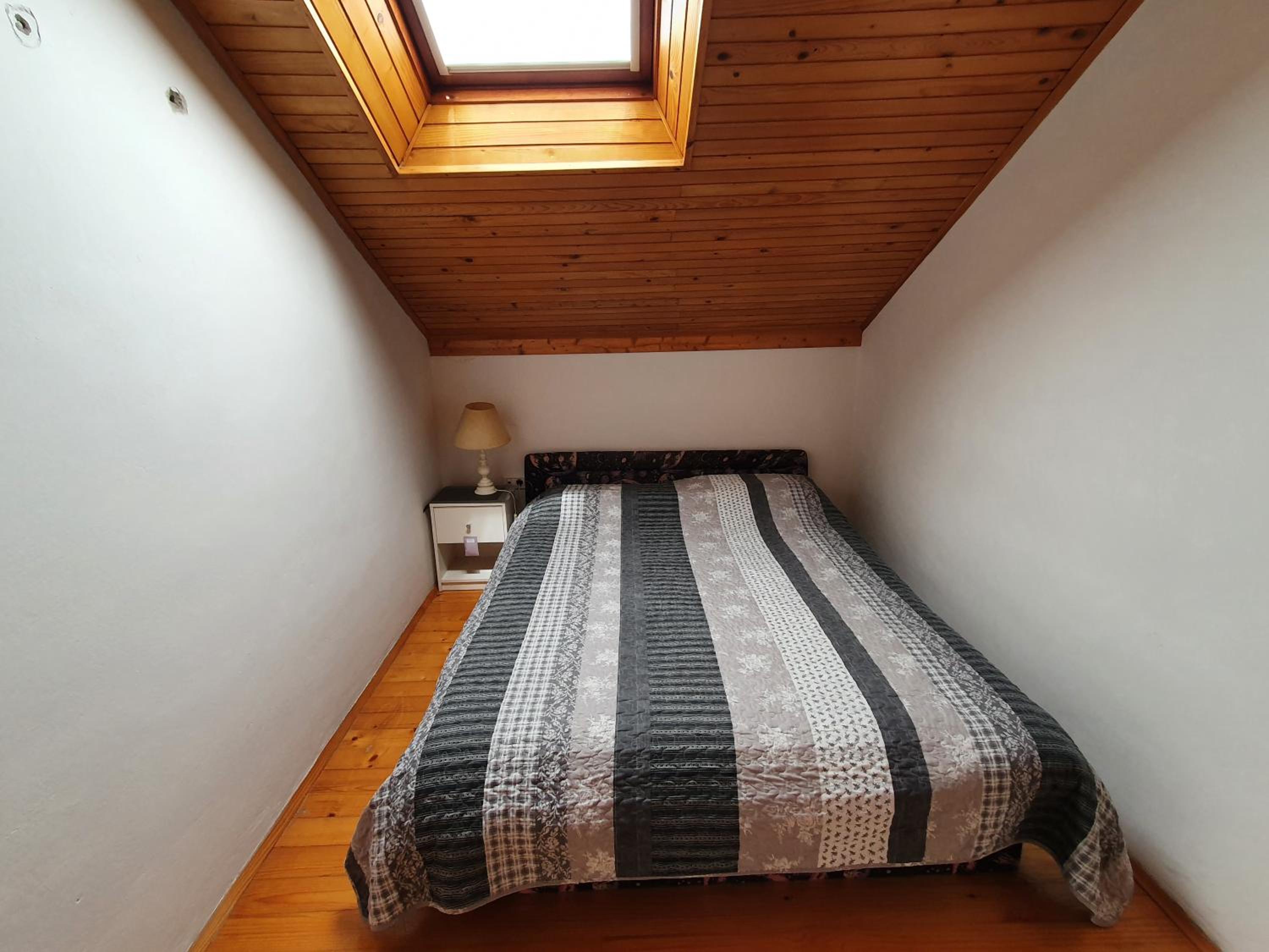 One-Bedroom Apartment - Photo 2
