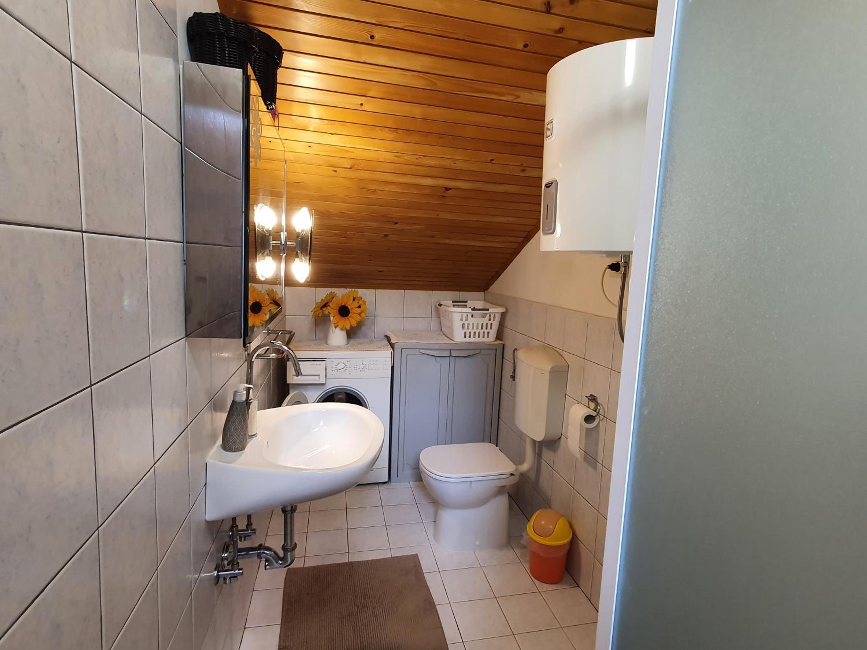 One-Bedroom Apartment - Photo 5