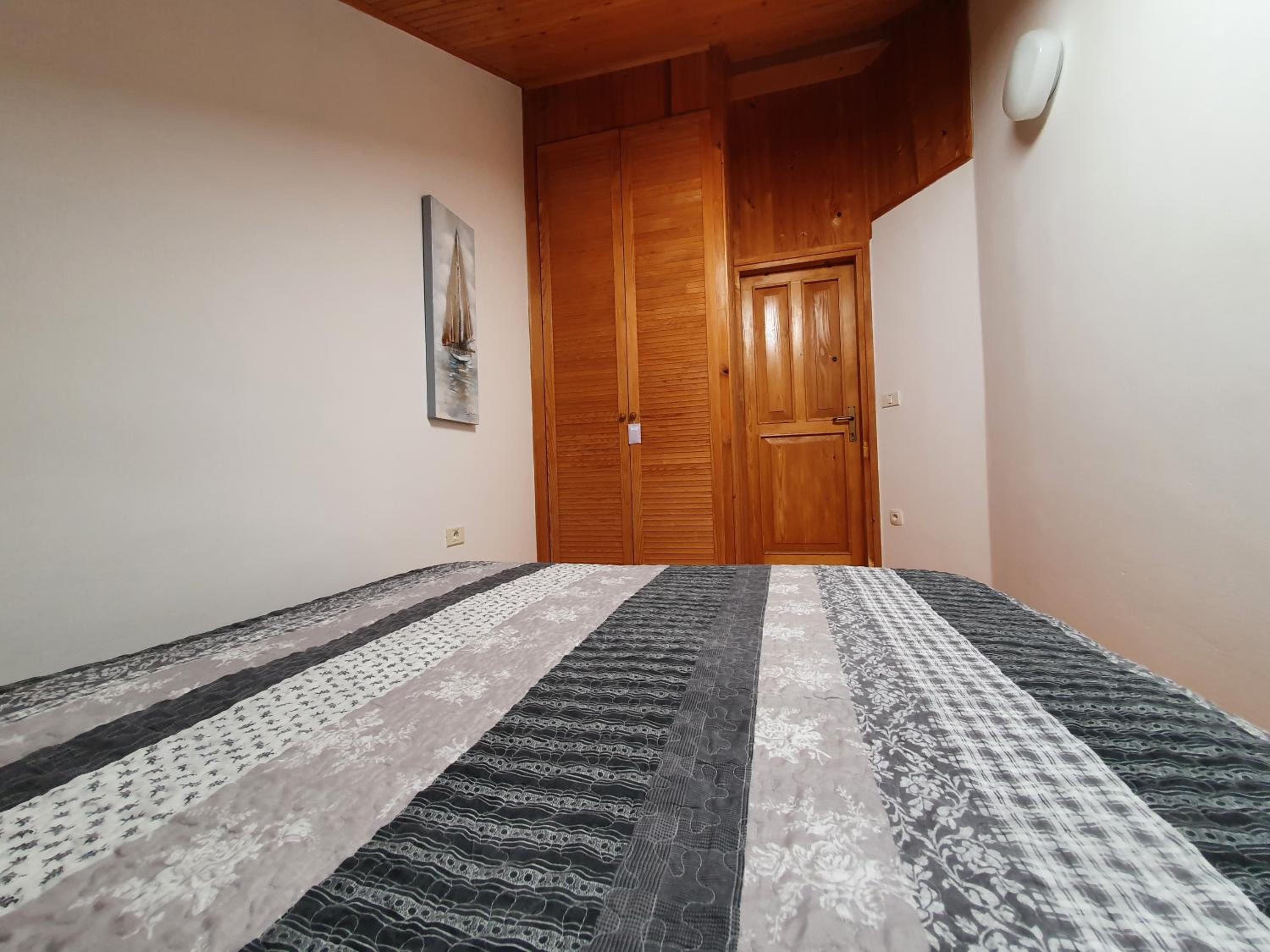 One-Bedroom Apartment - Photo 6