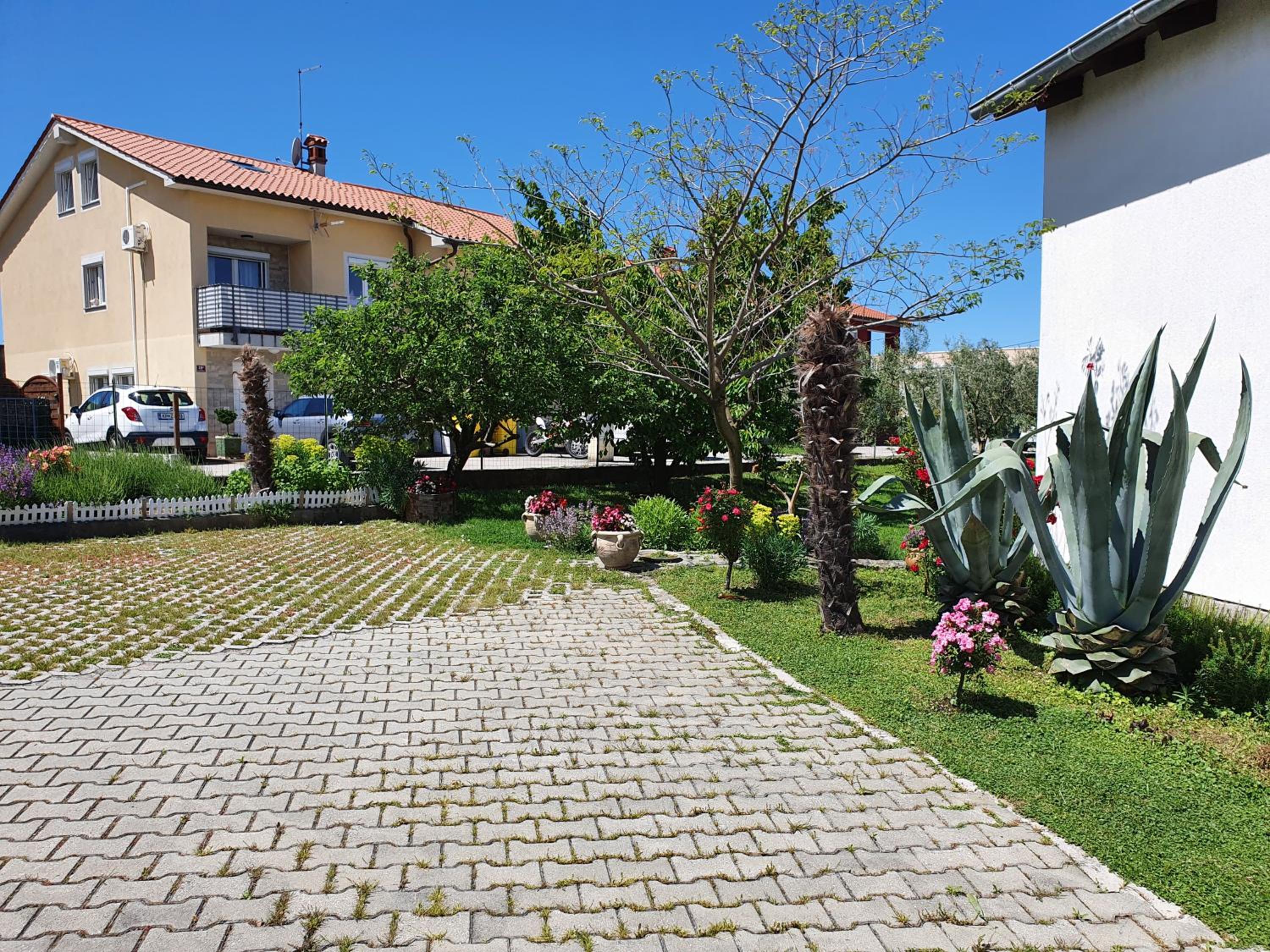 One-Bedroom Apartment - Photo 12