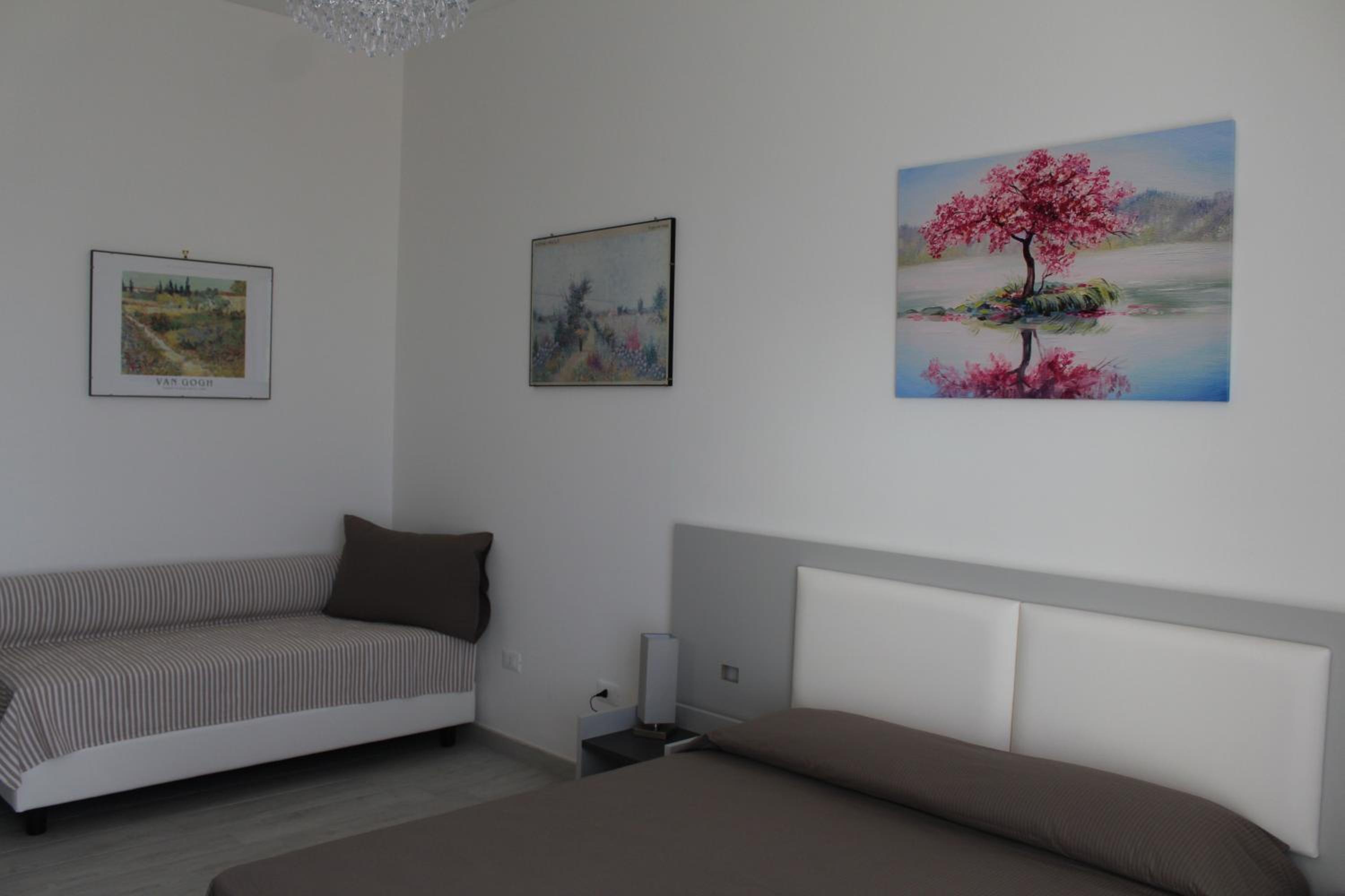 Triple Room with Private Bathroom - Photo 2